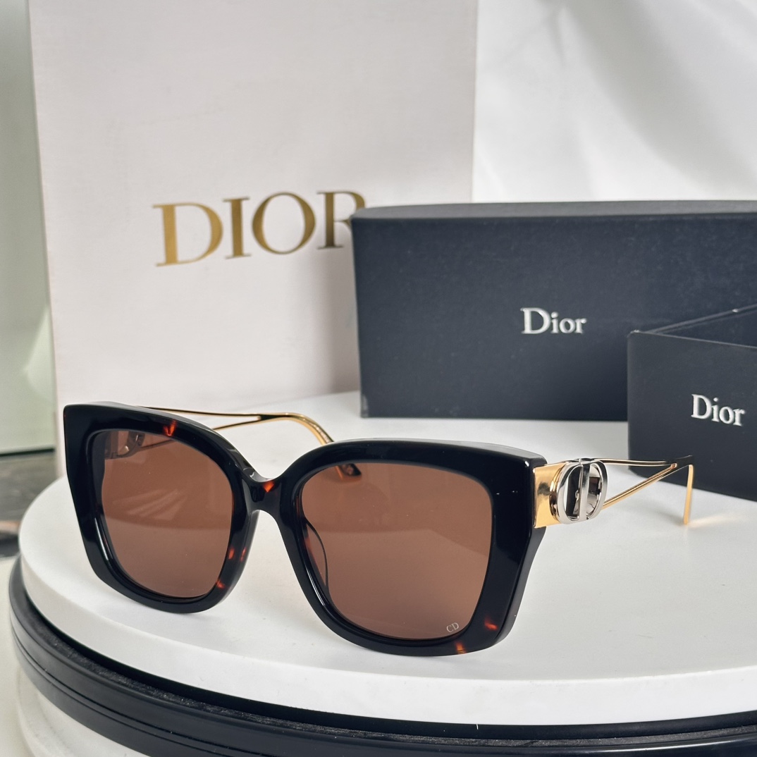 ️DIO*MODELDiorSignatureS13F