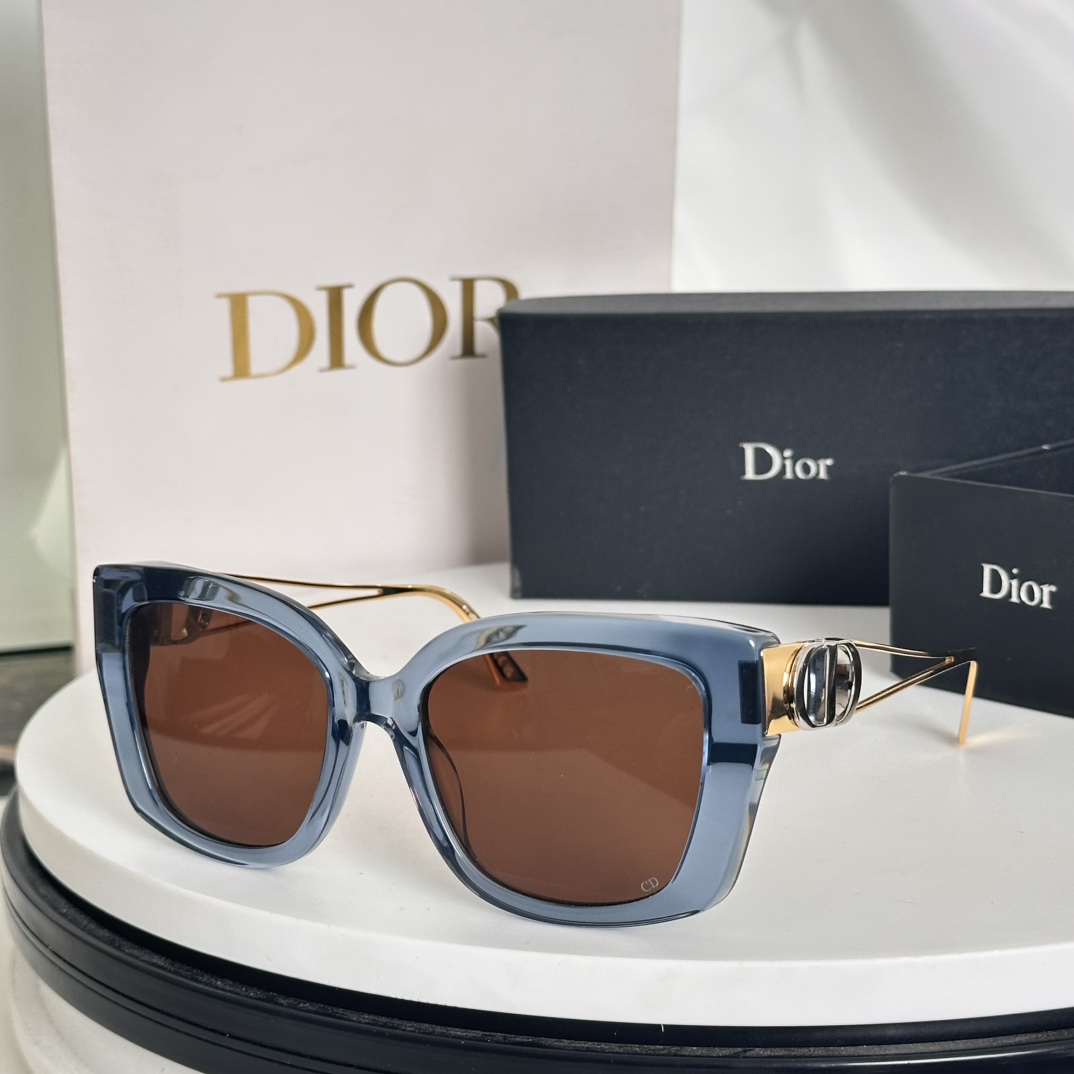 ️DIO*MODELDiorSignatureS13F