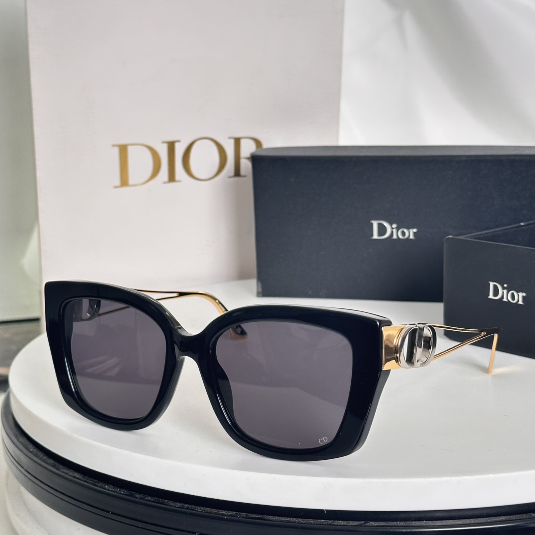 ️DIO*MODELDiorSignatureS13F