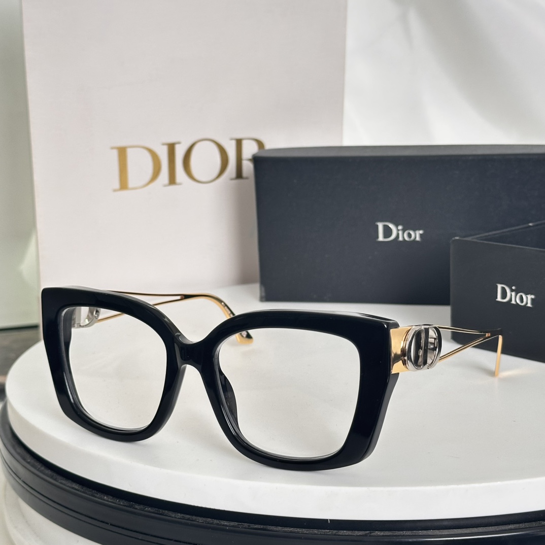 ️DIO*MODELDiorSignatureS13F