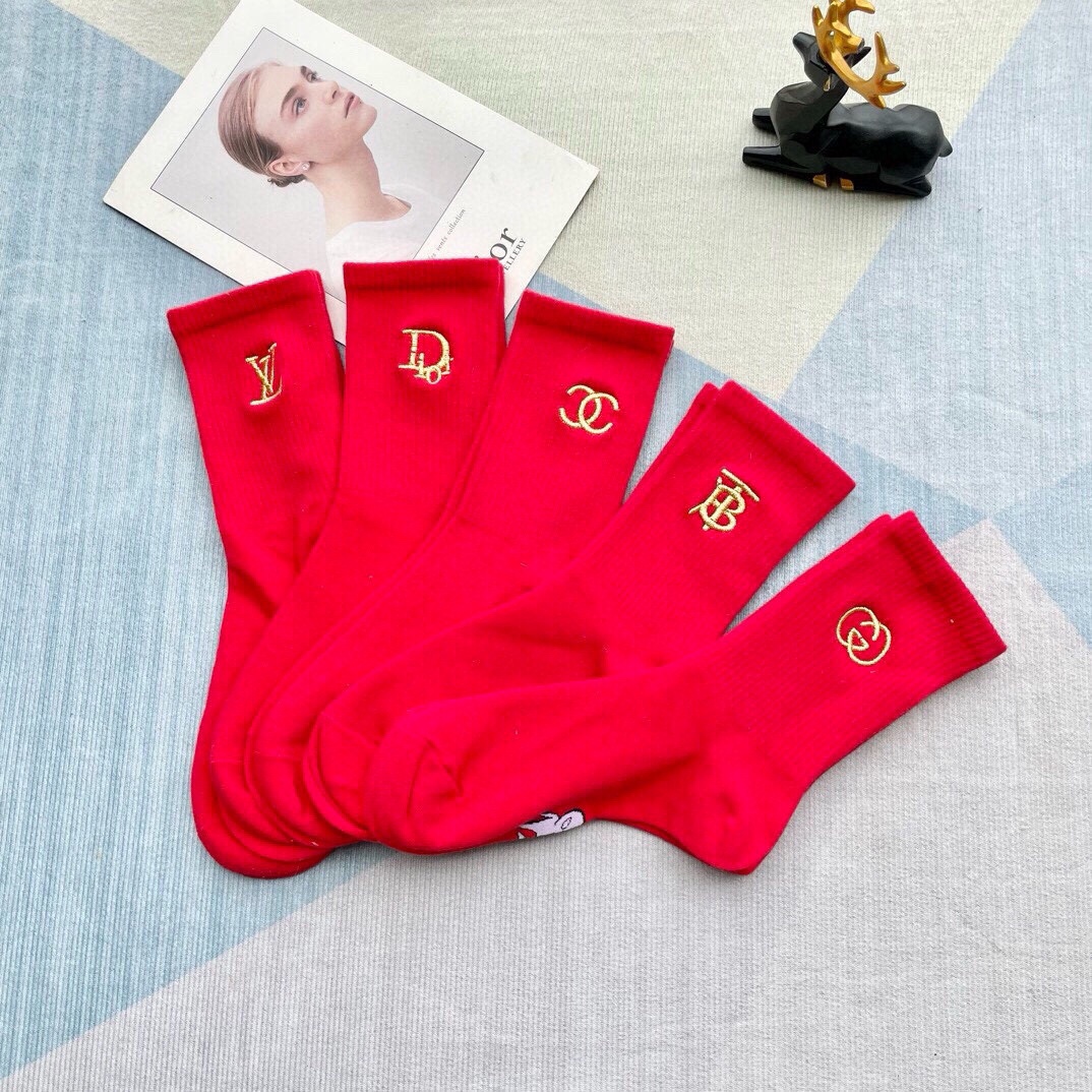 “New Year’s Benefit: P105 Pack Includes 5 Pairs of Socks and Festive Red Design” - 图片 2