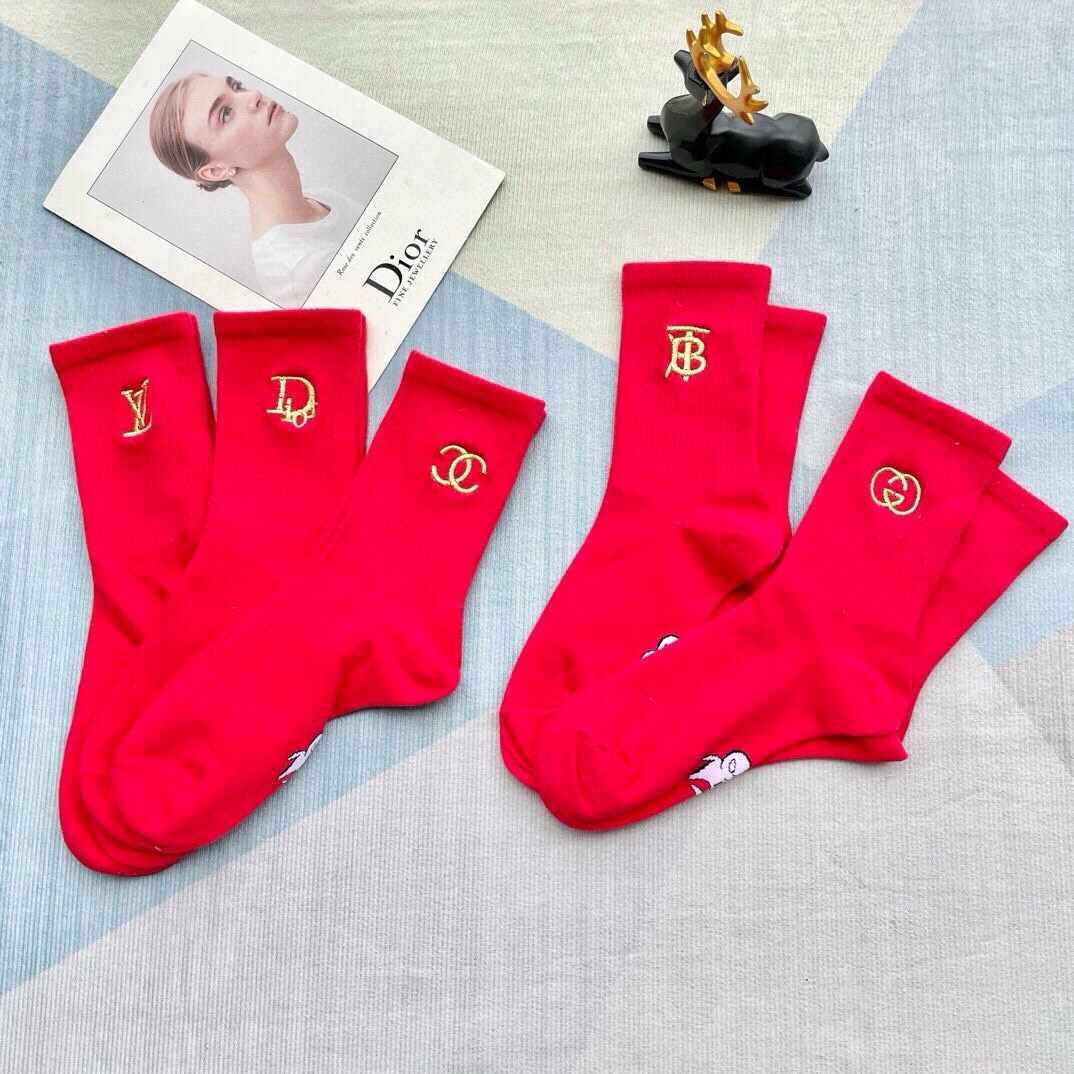 “New Year’s Benefit: P105 Pack Includes 5 Pairs of Socks and Festive Red Design” - 图片 7