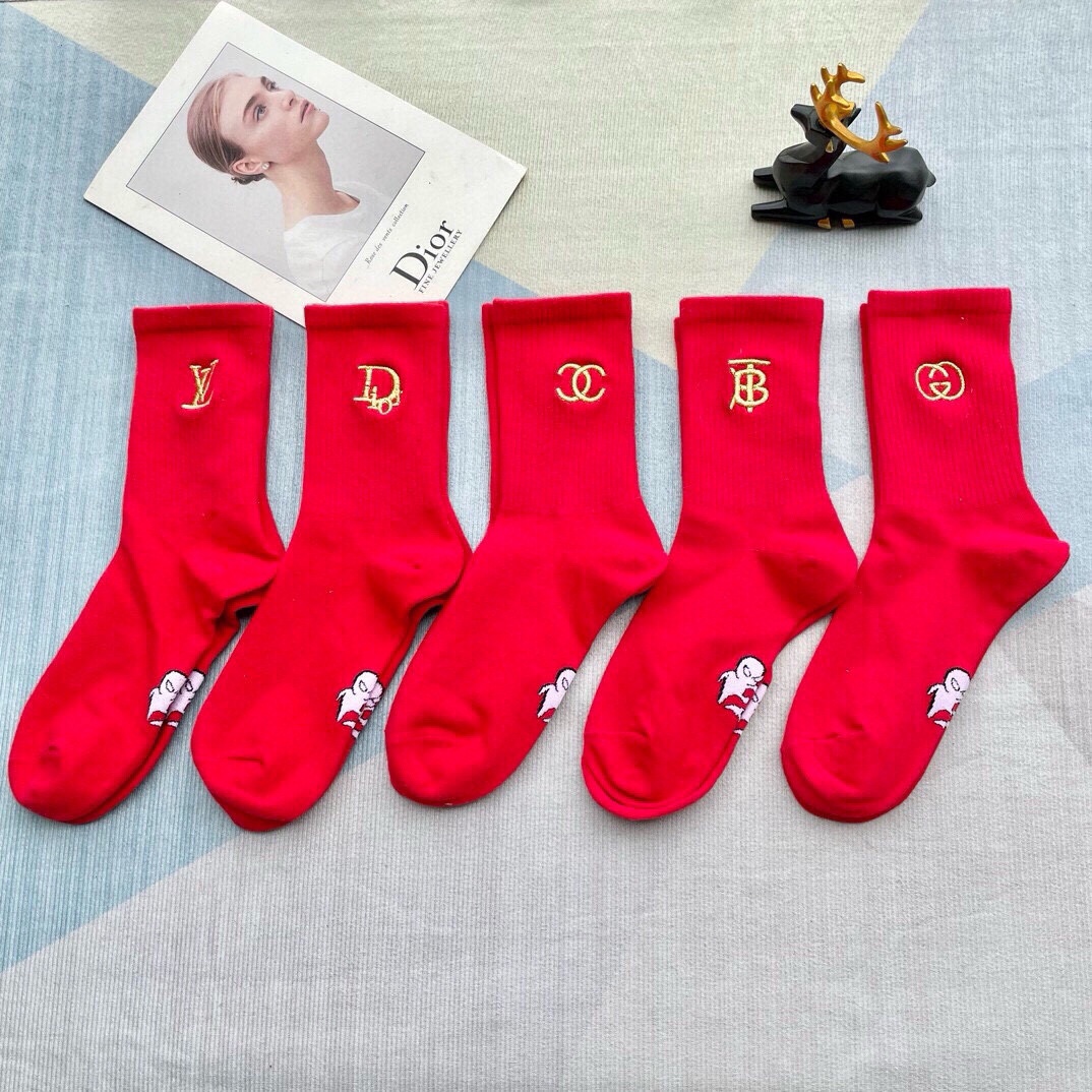 “New Year’s Benefit: P105 Pack Includes 5 Pairs of Socks and Festive Red Design” - 图片 3