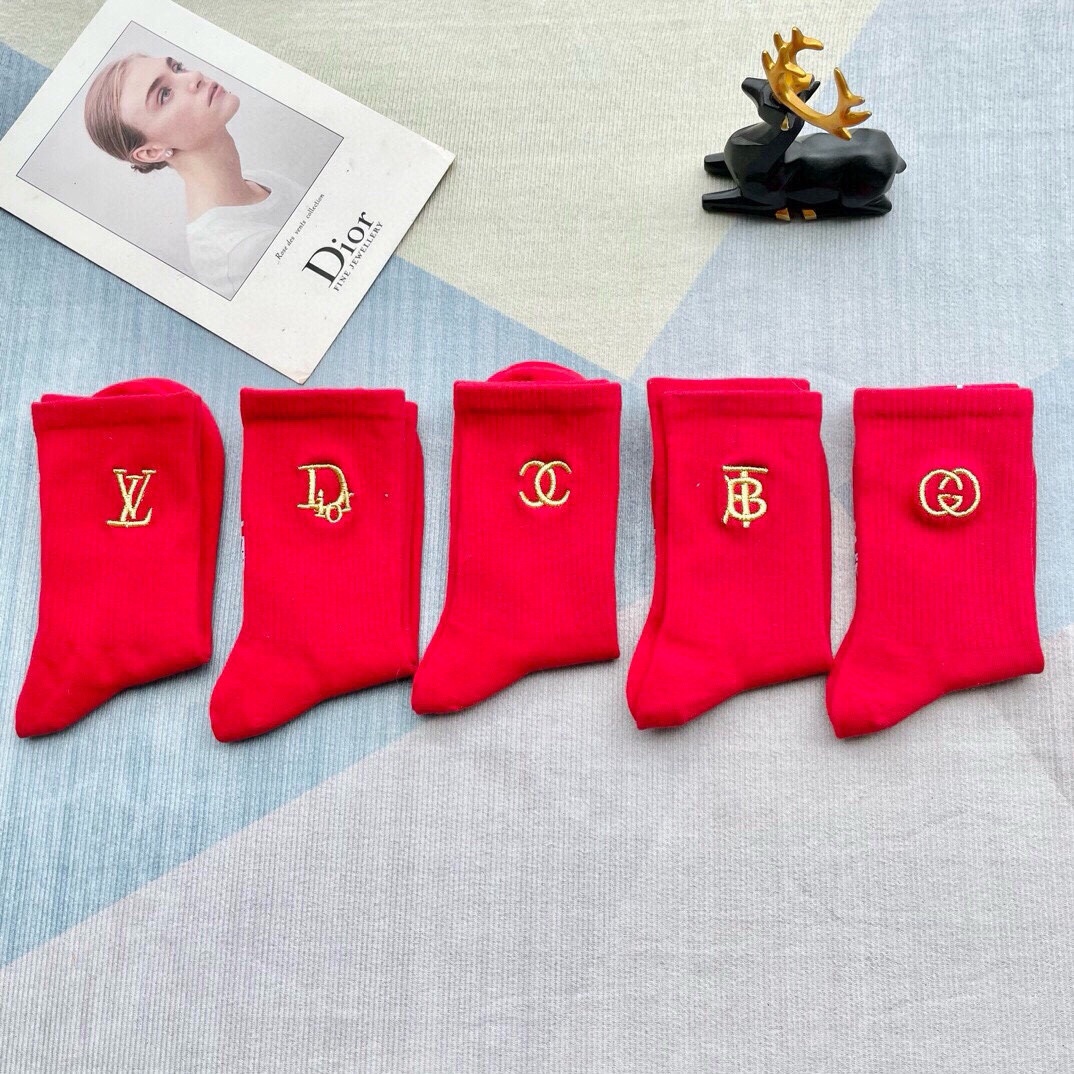 “New Year’s Benefit: P105 Pack Includes 5 Pairs of Socks and Festive Red Design” - 图片 4