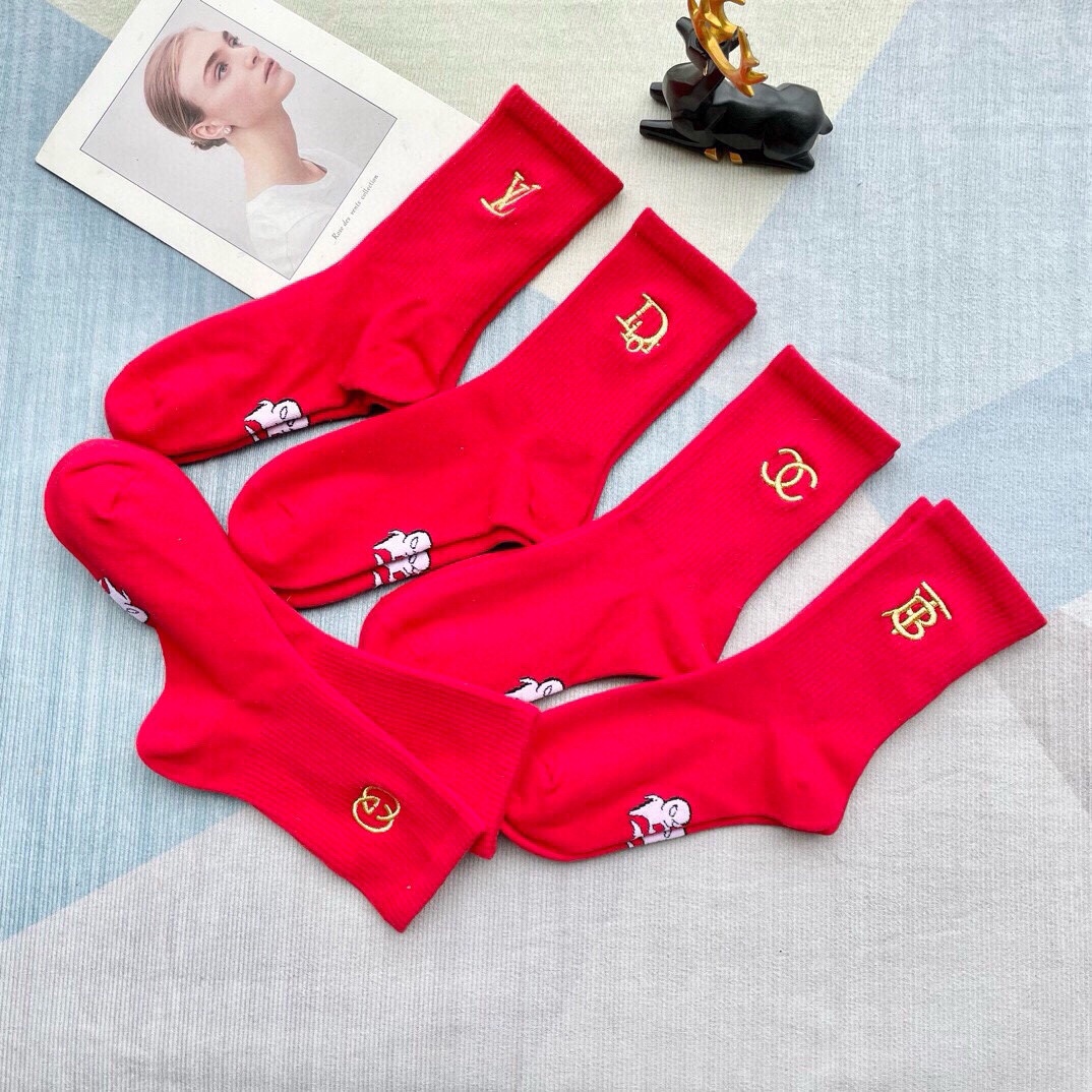 “New Year’s Benefit: P105 Pack Includes 5 Pairs of Socks and Festive Red Design” - 图片 9