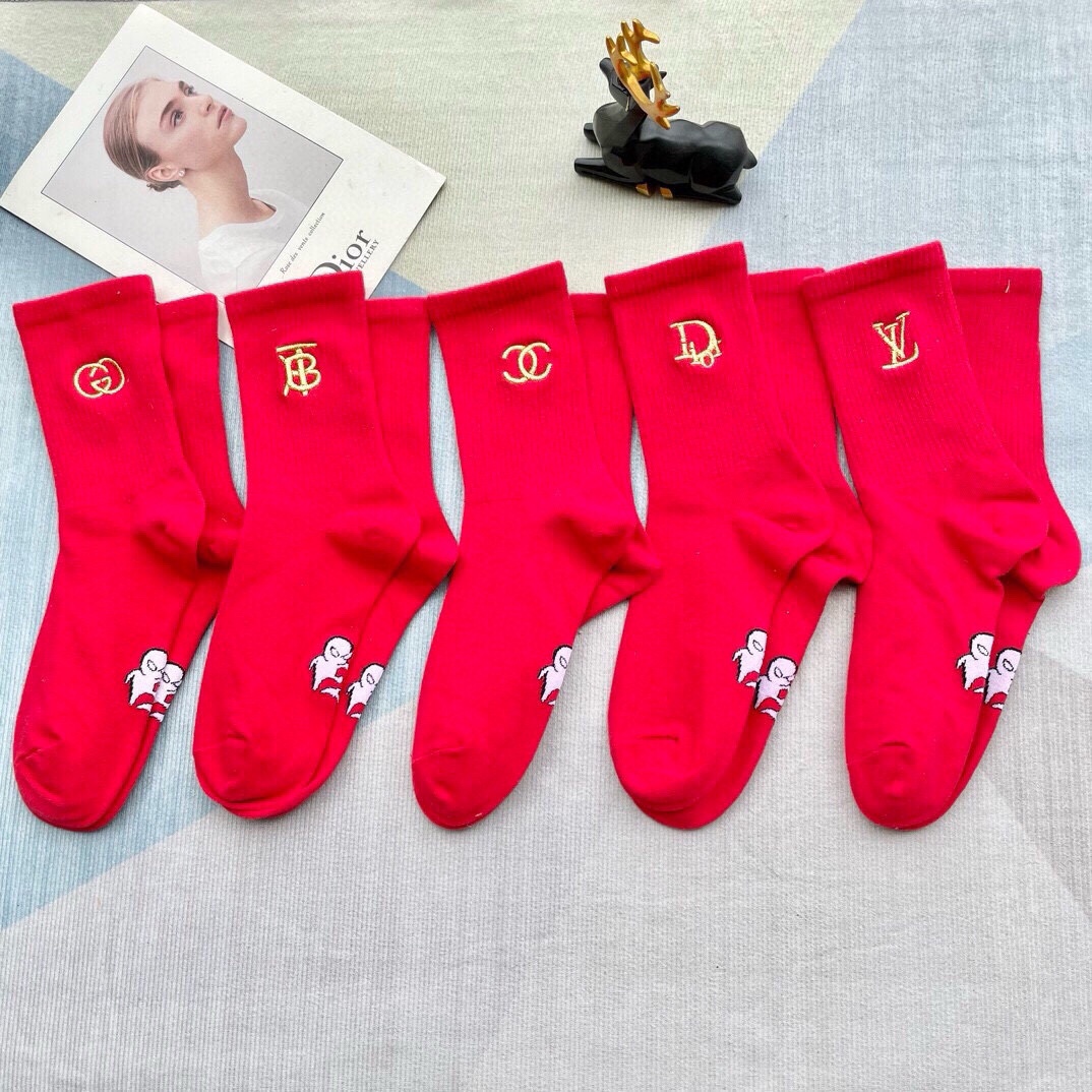 “New Year’s Benefit: P105 Pack Includes 5 Pairs of Socks and Festive Red Design” - 图片 5