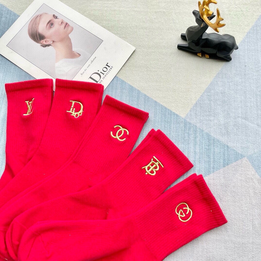 “New Year’s Benefit: P105 Pack Includes 5 Pairs of Socks and Festive Red Design” - 图片 6