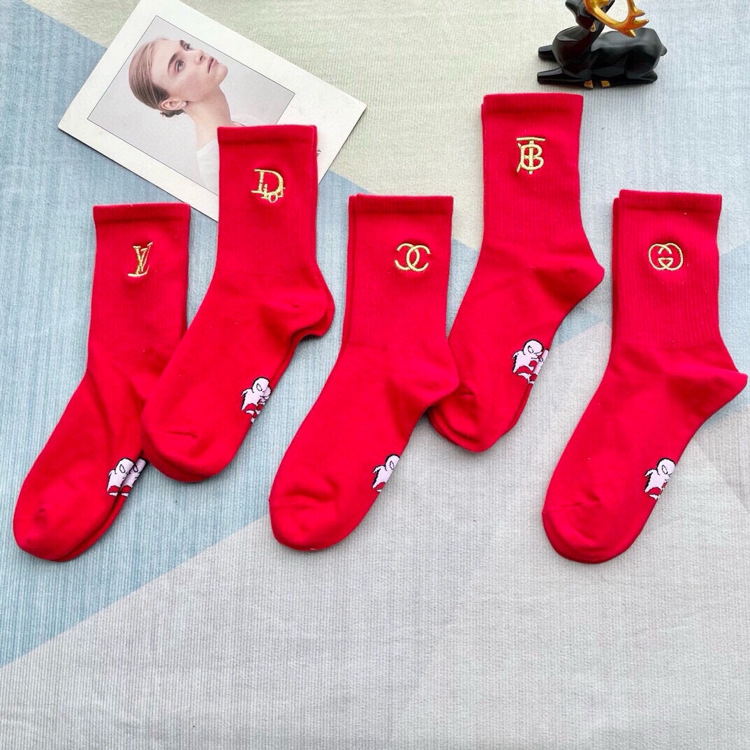 “New Year’s Benefit: P105 Pack Includes 5 Pairs of Socks and Festive Red Design” - 图片 8