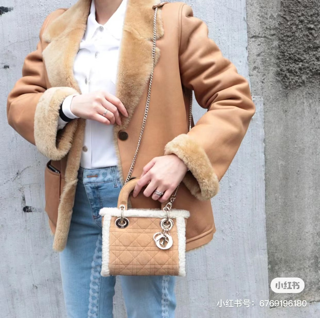 NO:385153,Princess Diana's three-grid apricot hair skin # upper body rendering ② Model, Dior, dior19860909戴妃三格杏毛拼皮#上身效果图 ② 型号,迪奥,dior,Bag