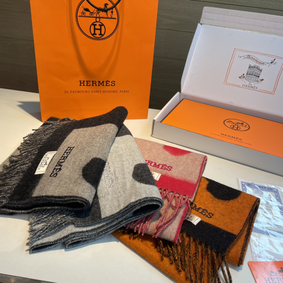 NO:186593,Hermes hits!  H Small wool scarf. The horse is integrated into the 