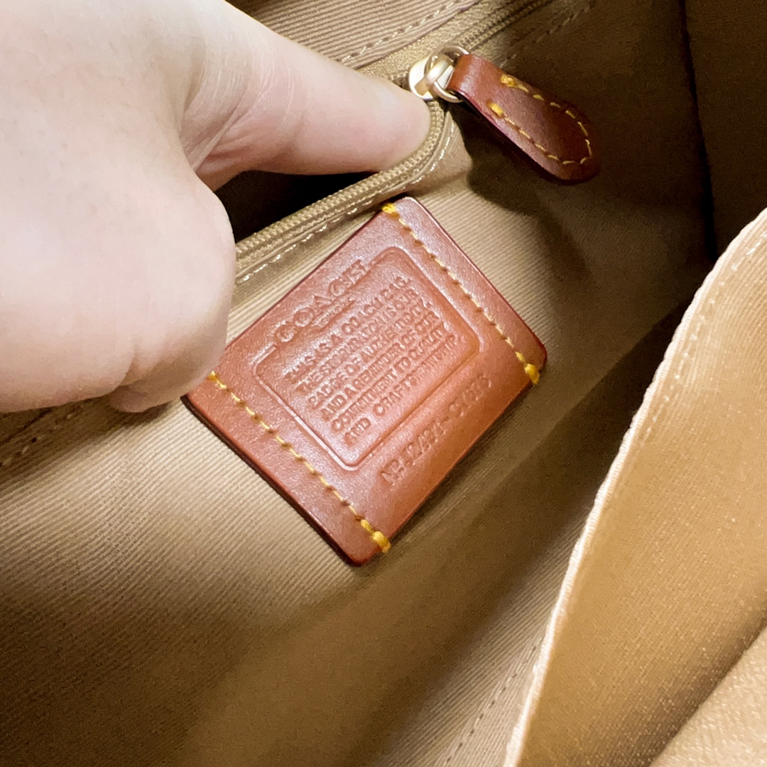 Coach Maggie Tote Bag with Signature Logo, Small Size, Perfect for Autumn. 10 i1733763850 3294 8