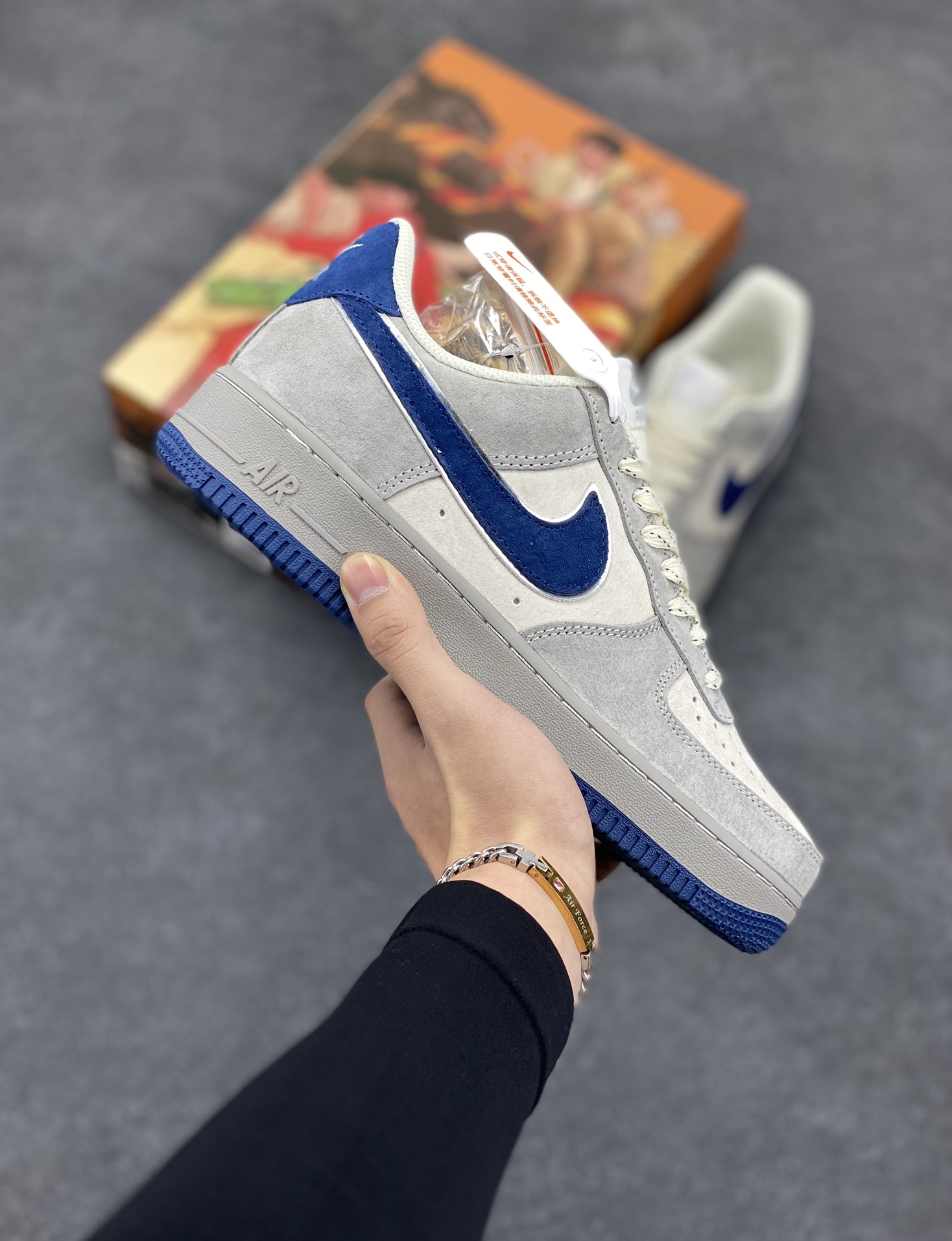 AKIRA×Nike Air Force 1 Low ’07 灰蓝 头成麂皮 满天星配色 空军一号低帮休闲板鞋 原厂麂皮 原楦原纸板 纯正版型 正品NFC感应芯片 高清洁度 内置全掌气垫 货号：DJ3966-133 尺码：36 36.5 37.5 38 38.5 39 40 40.5 41 42 42.5 43 44 44.5 45-选品中心