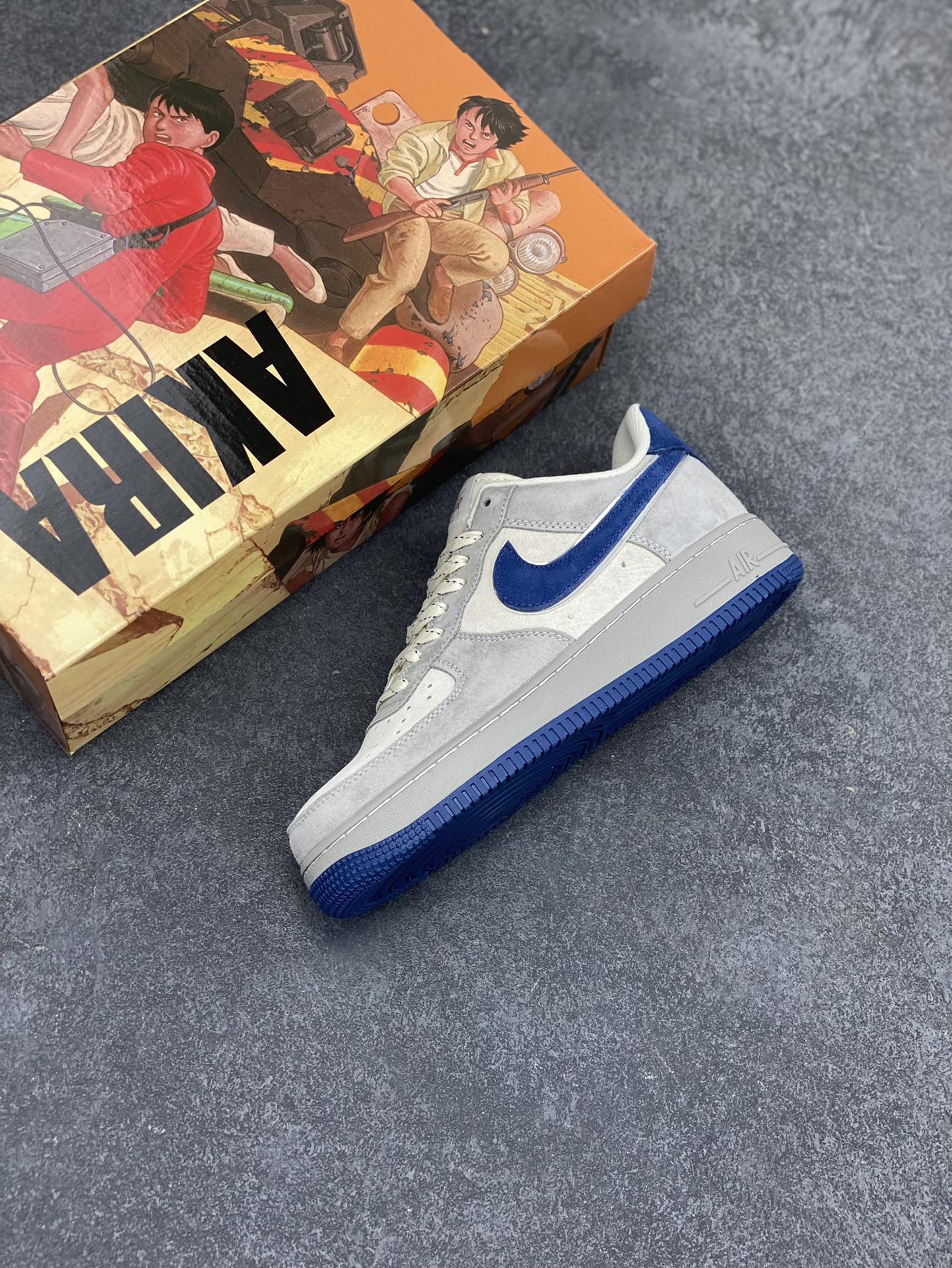 图片[7]-AKIRA×Nike Air Force 1 Low ’07 灰蓝 头成麂皮 满天星配色 空军一号低帮休闲板鞋 原厂麂皮 原楦原纸板 纯正版型 正品NFC感应芯片 高清洁度 内置全掌气垫 货号：DJ3966-133 尺码：36 36.5 37.5 38 38.5 39 40 40.5 41 42 42.5 43 44 44.5 45-选品中心