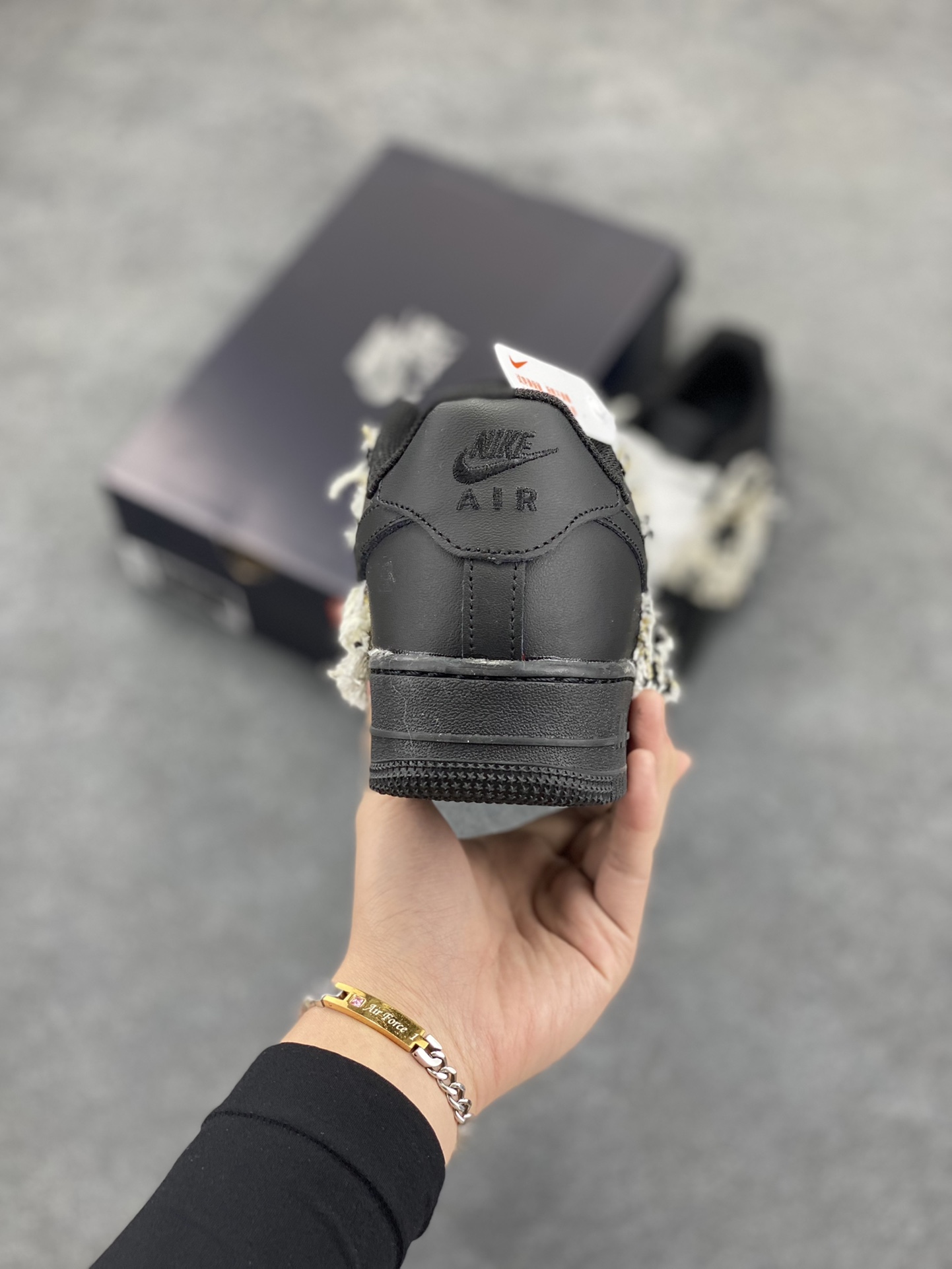 图片[4]-Nike Air Force 1 ’07 Low 空军一号低帮百搭休闲运动板鞋。柔软、弹性十足的缓震性能和出色的中底设计，横跨复古与现代的外型结合，造就出风靡全球三十多年的Force 1，直到今天还深受青睐 货号：DD8959-001 尺码：36 36.5 37.5 38 38.5 39 40 40.5 41 42 42.5 43 44 44.5 45-选品中心