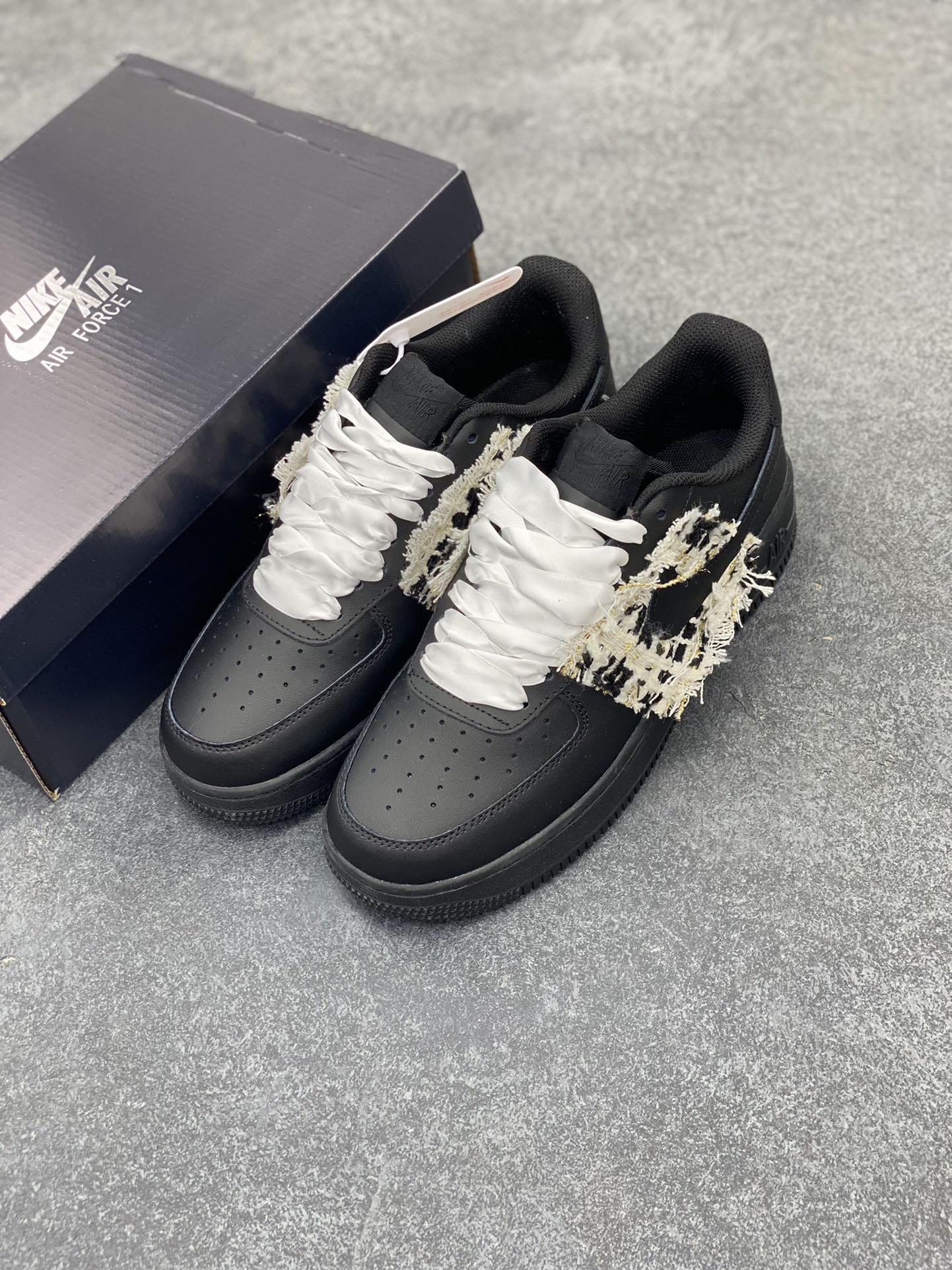 图片[8]-Nike Air Force 1 ’07 Low 空军一号低帮百搭休闲运动板鞋。柔软、弹性十足的缓震性能和出色的中底设计，横跨复古与现代的外型结合，造就出风靡全球三十多年的Force 1，直到今天还深受青睐 货号：DD8959-001 尺码：36 36.5 37.5 38 38.5 39 40 40.5 41 42 42.5 43 44 44.5 45-选品中心