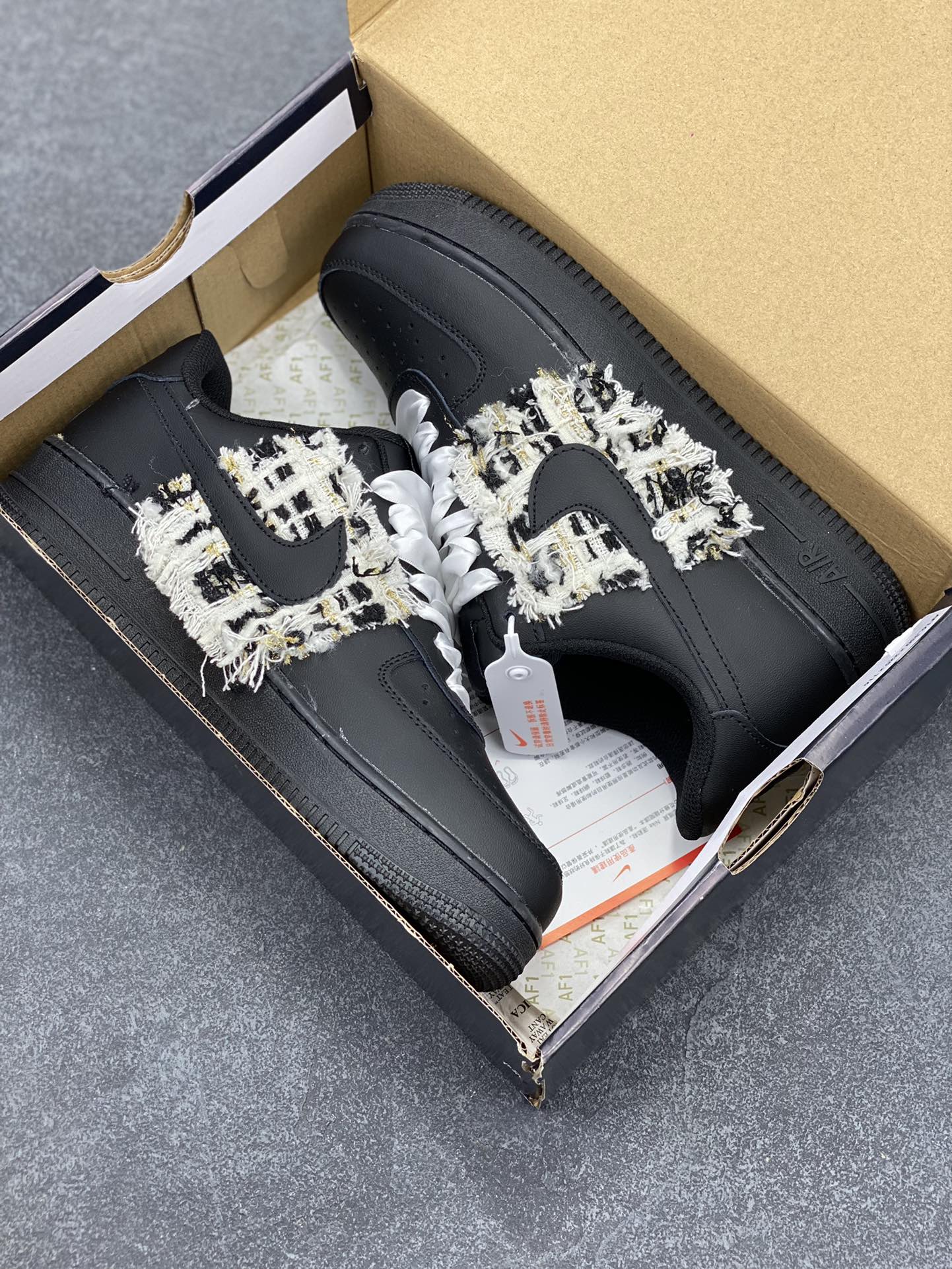 图片[9]-Nike Air Force 1 ’07 Low 空军一号低帮百搭休闲运动板鞋。柔软、弹性十足的缓震性能和出色的中底设计，横跨复古与现代的外型结合，造就出风靡全球三十多年的Force 1，直到今天还深受青睐 货号：DD8959-001 尺码：36 36.5 37.5 38 38.5 39 40 40.5 41 42 42.5 43 44 44.5 45-选品中心