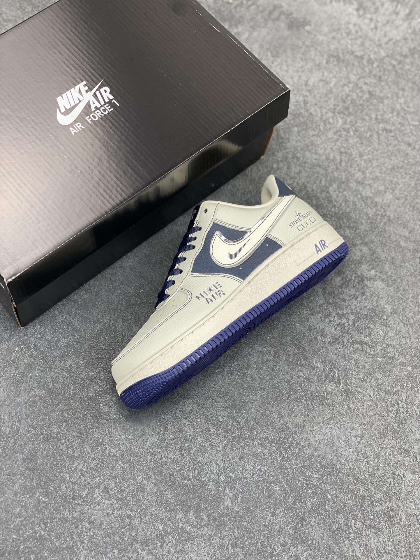 图片[7]-Nike Air Force 1 ’07 Low 空军一号低帮百搭休闲运动板鞋。柔软、弹性十足的缓震性能和出色的中底设计，横跨复古与现代的外型结合，造就出风靡全球三十多年的Force 1，直到今天还深受青睐 货号：KK1988-013 尺码：36 37.5 38 39 40 41 42 43 44 45-选品中心
