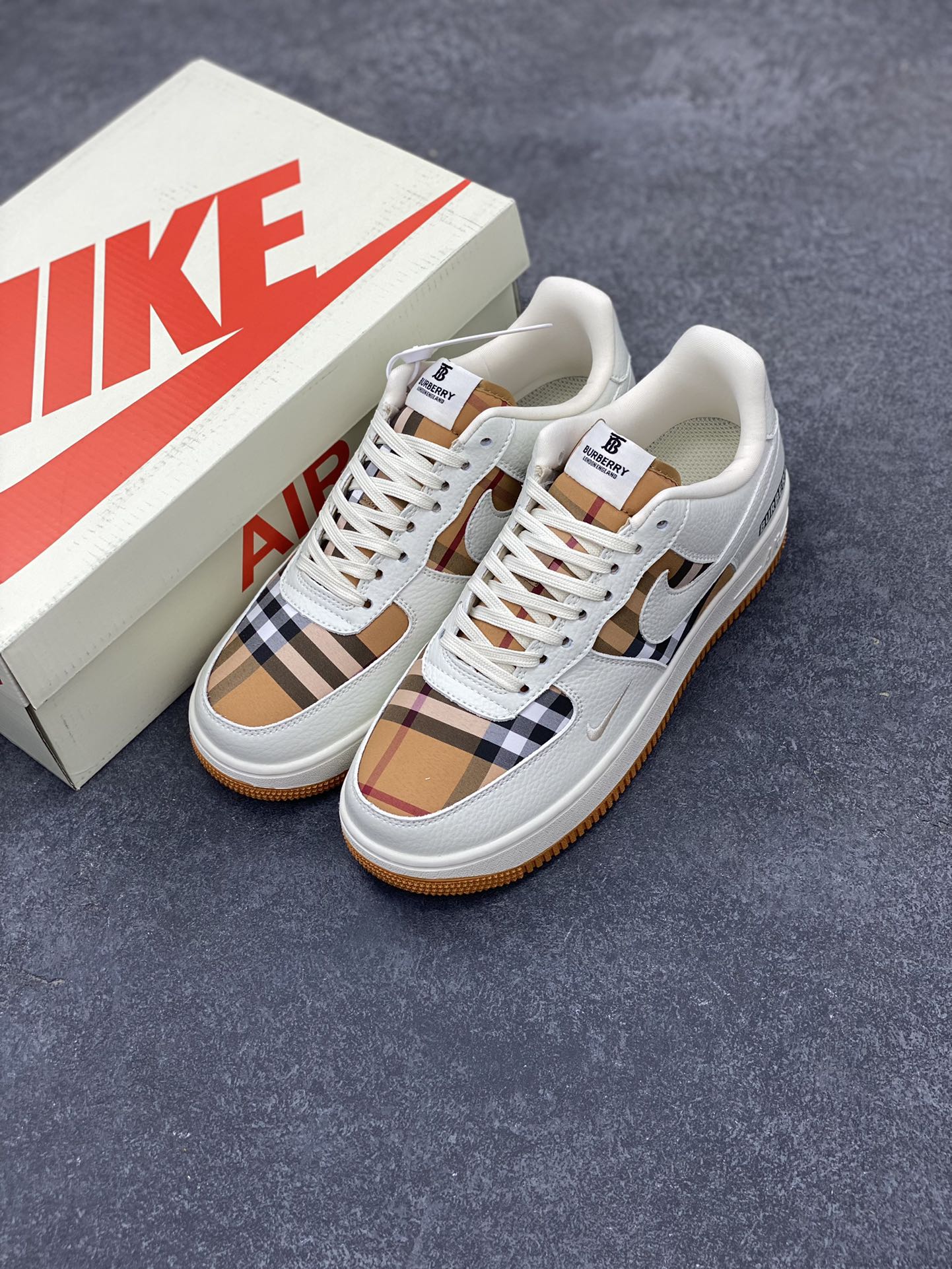 图片[8]-Nike Air Force 1 ’07 Low 空军一号低帮百搭休闲运动板鞋。柔软、弹性十足的缓震性能和出色的中底设计，横跨复古与现代的外型结合，造就出风靡全球三十多年的Force 1，直到今天还深受青睐 货号：DF0180-006 尺码：36 37.5 38 39 40 41 42 43 44 45-选品中心