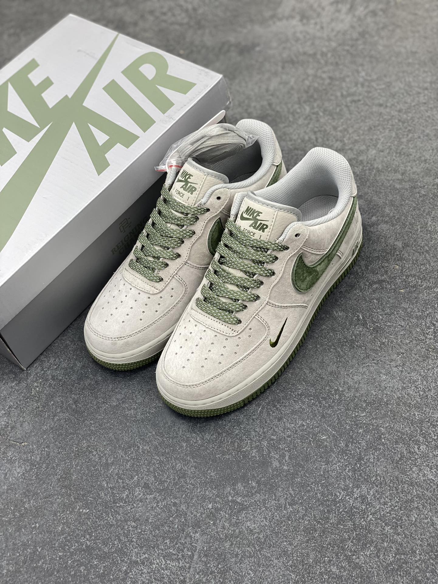 图片[8]-NIke Air Force 1 \’07 Low 麂皮灰绿 卫冕冠军 小勾满天星空军一号中帮运动休闲板鞋 3M反光进口麂皮 原装鞋盒原楦头原纸板 内置全掌气垫 高清洁度 货号：WW5021-623 尺码：36 36.5 37.5 38 38.5 39 40 40.5 41 42 42.5 43 44 44.5 45-选品中心