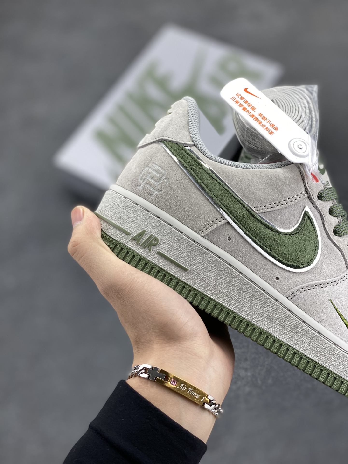图片[6]-NIke Air Force 1 \’07 Low 麂皮灰绿 卫冕冠军 小勾满天星空军一号中帮运动休闲板鞋 3M反光进口麂皮 原装鞋盒原楦头原纸板 内置全掌气垫 高清洁度 货号：WW5021-623 尺码：36 36.5 37.5 38 38.5 39 40 40.5 41 42 42.5 43 44 44.5 45-选品中心