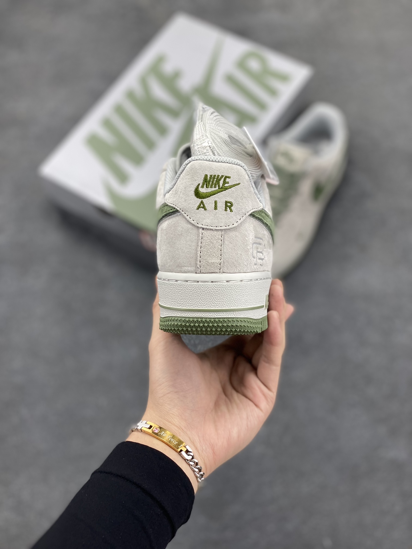 图片[4]-NIke Air Force 1 \’07 Low 麂皮灰绿 卫冕冠军 小勾满天星空军一号中帮运动休闲板鞋 3M反光进口麂皮 原装鞋盒原楦头原纸板 内置全掌气垫 高清洁度 货号：WW5021-623 尺码：36 36.5 37.5 38 38.5 39 40 40.5 41 42 42.5 43 44 44.5 45-选品中心