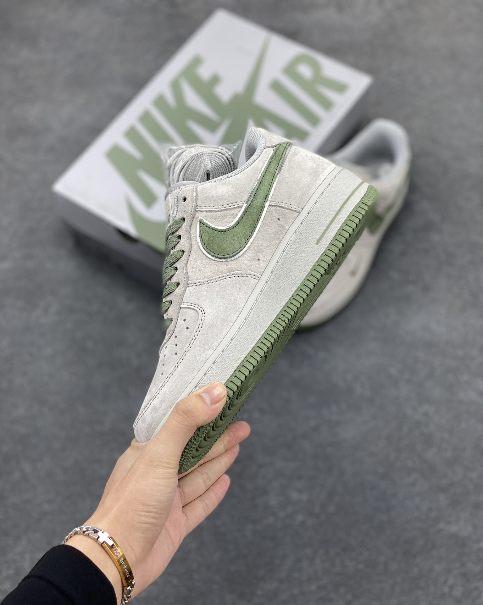 图片[3]-NIke Air Force 1 \’07 Low 麂皮灰绿 卫冕冠军 小勾满天星空军一号中帮运动休闲板鞋 3M反光进口麂皮 原装鞋盒原楦头原纸板 内置全掌气垫 高清洁度 货号：WW5021-623 尺码：36 36.5 37.5 38 38.5 39 40 40.5 41 42 42.5 43 44 44.5 45-选品中心