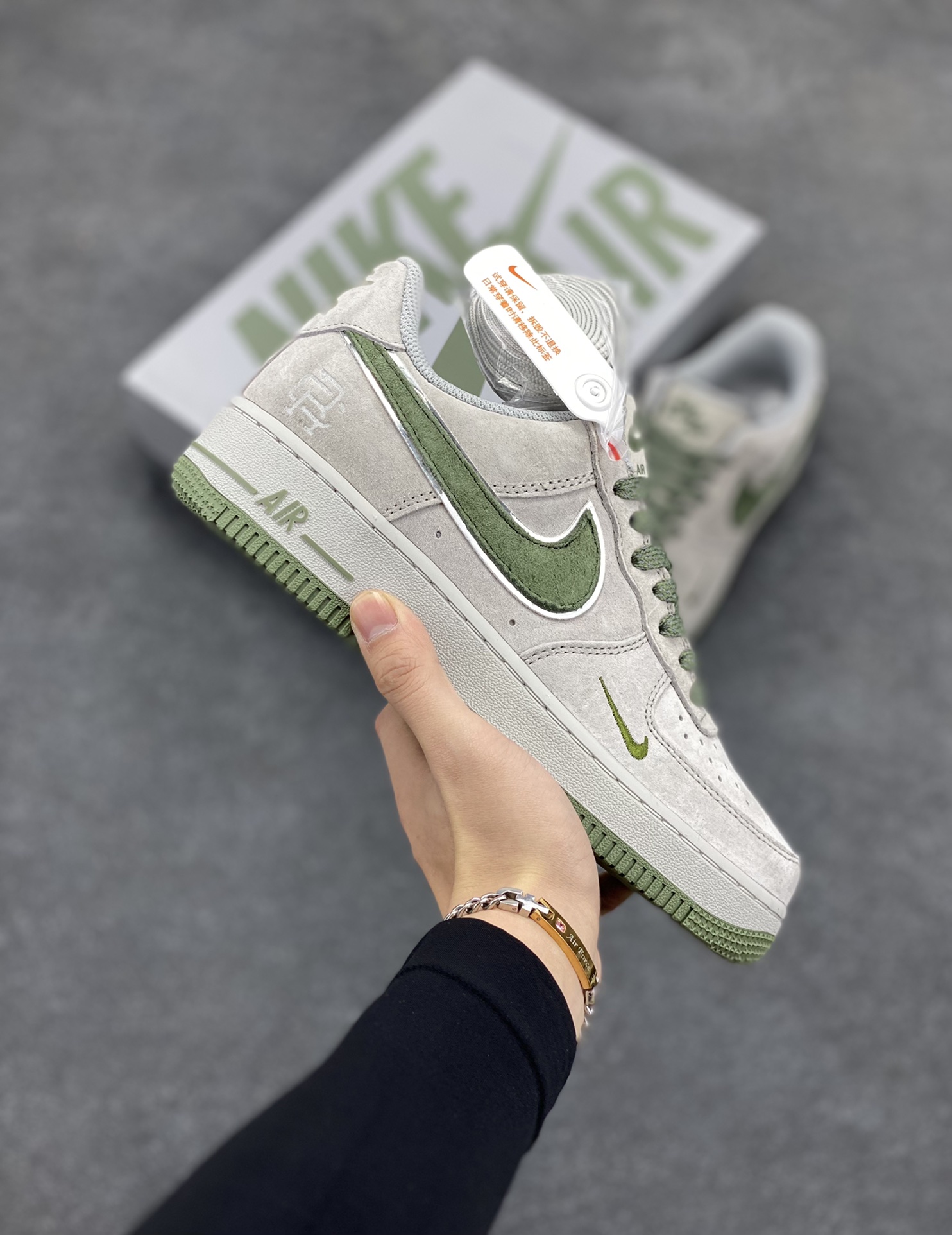 NIke Air Force 1 \’07 Low 麂皮灰绿 卫冕冠军 小勾满天星空军一号中帮运动休闲板鞋 3M反光进口麂皮 原装鞋盒原楦头原纸板 内置全掌气垫 高清洁度 货号:WW5021-623 尺码:36 36.5 37.5 38 38.5 39 40 40.5 41 42 42.5 43 44 44.5 45-选品中心