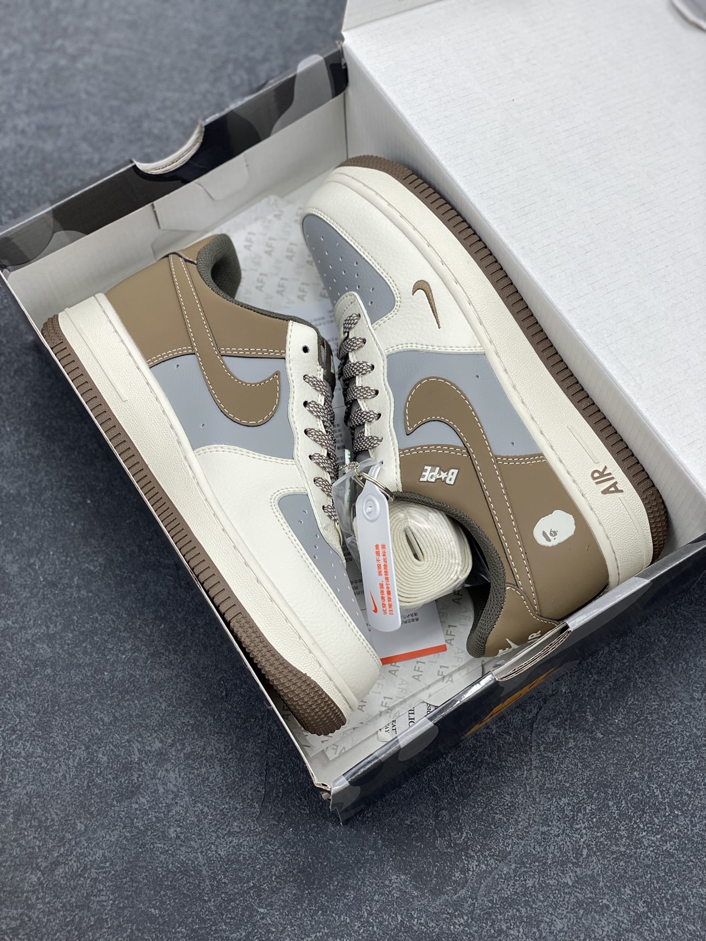 图片[9]-NIke Air Force 1 \’07 Low “Bape联名–米灰棕”空军一号 低帮 运动鞋 休闲鞋 折边针车 工艺难度大 原楦头原纸板 原装鞋盒 定制五金配件 内置全掌气垫 原厂鞋底 货号：BB6566-210 尺码：36 36.5 37.5 38 38.5 39 40 40.5 41 42 42.5 43 44 44.5 45-选品中心