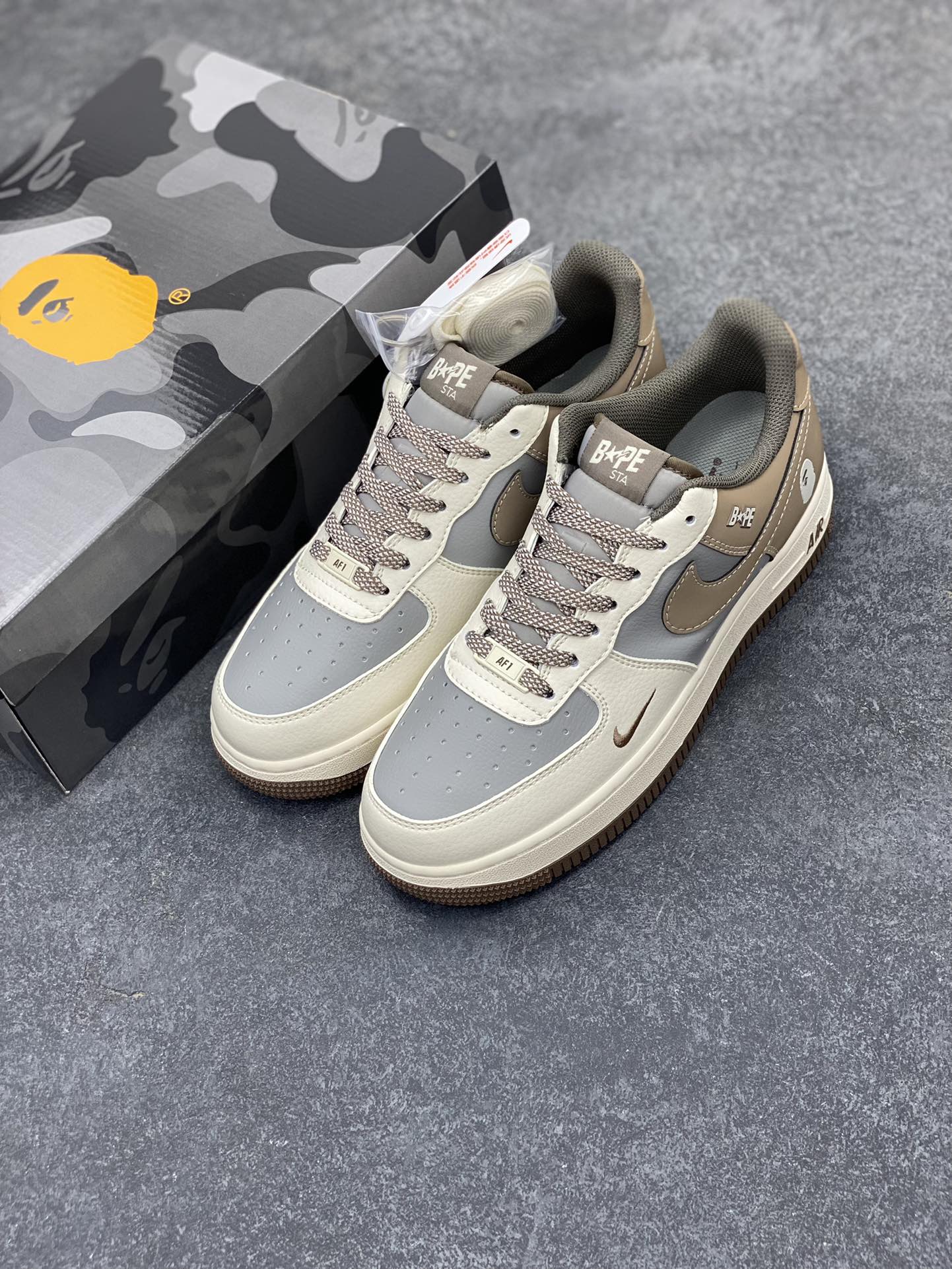 图片[8]-NIke Air Force 1 \’07 Low “Bape联名–米灰棕”空军一号 低帮 运动鞋 休闲鞋 折边针车 工艺难度大 原楦头原纸板 原装鞋盒 定制五金配件 内置全掌气垫 原厂鞋底 货号：BB6566-210 尺码：36 36.5 37.5 38 38.5 39 40 40.5 41 42 42.5 43 44 44.5 45-选品中心
