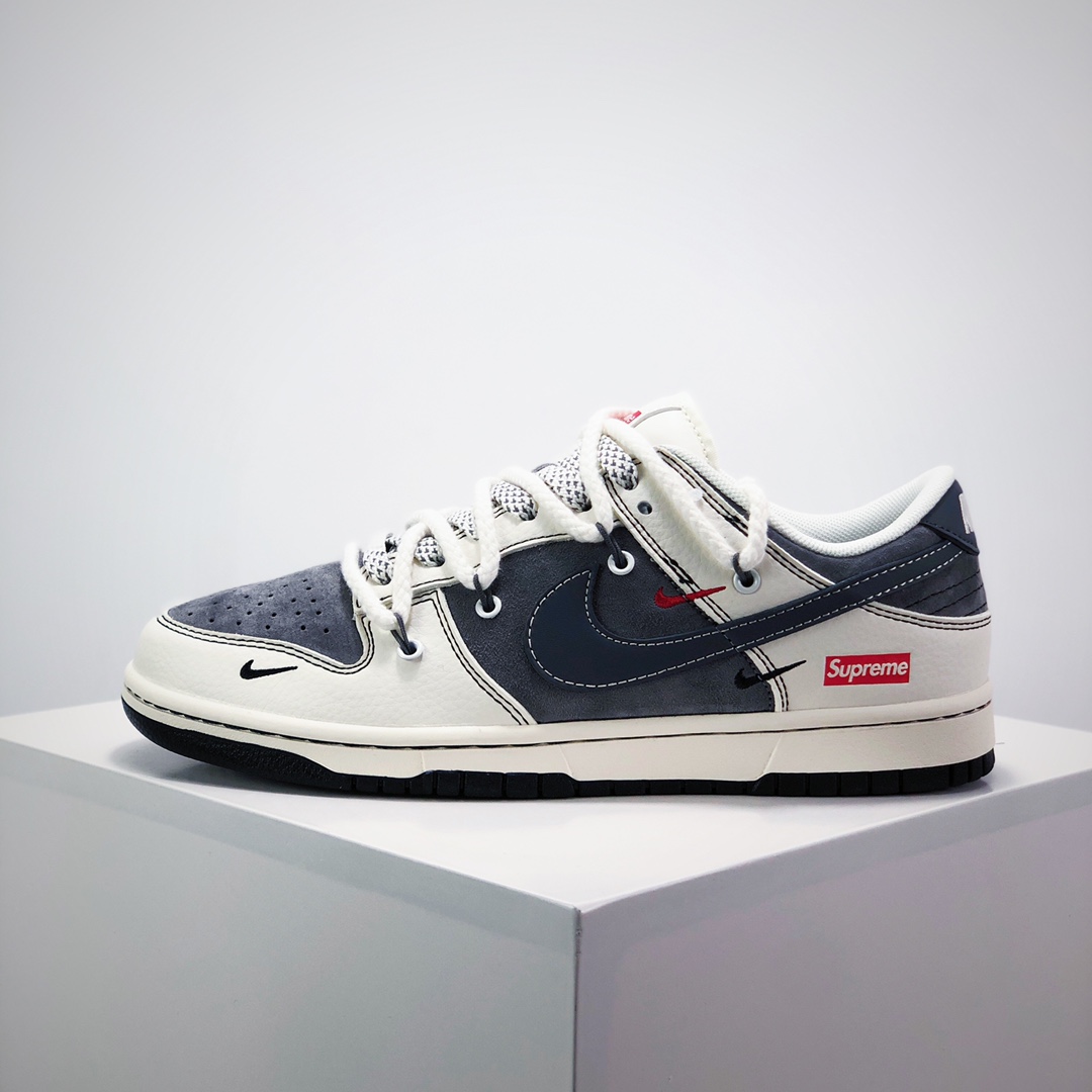 💰280
 Nike SB Dunk Low“Supreme联名——绑带米灰灰勾” 周年高端定制 低帮休闲板鞋 定制鞋盒 大厂纯原品质出货 超高清洁度 皮料切割干净无任何毛边 细节完美 
货号：YX5066-210
Size:36 36.5 37.5 38 38.5 39 40 40.5 41 42 42.5 43 44 44.5 45