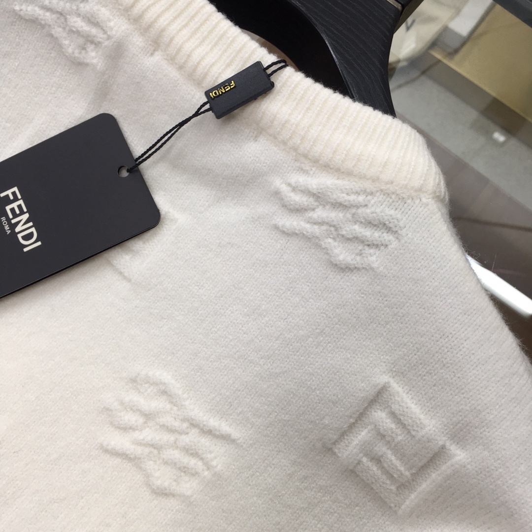  新品毛衣🌹 【Prad...】🆕
 ²⁰²⁴毛衣外套 秋冬最新系列，专柜11顶级复刻，全品相！加厚款，