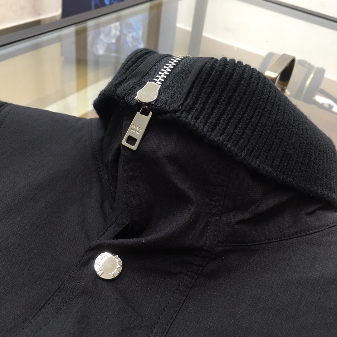  新品毛衣🌹 【Prad...】🆕
 ²⁰²⁴毛衣外套 秋冬最新系列，专柜11顶级复刻，全品相！加厚款，