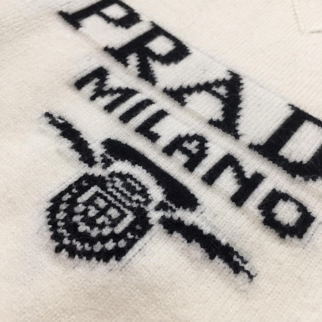  新品毛衣🌹 【Prad】🆕
 ²⁰²⁴毛衣外套 秋冬最新系列，专柜11顶级复刻，全品相！加厚针织款，精