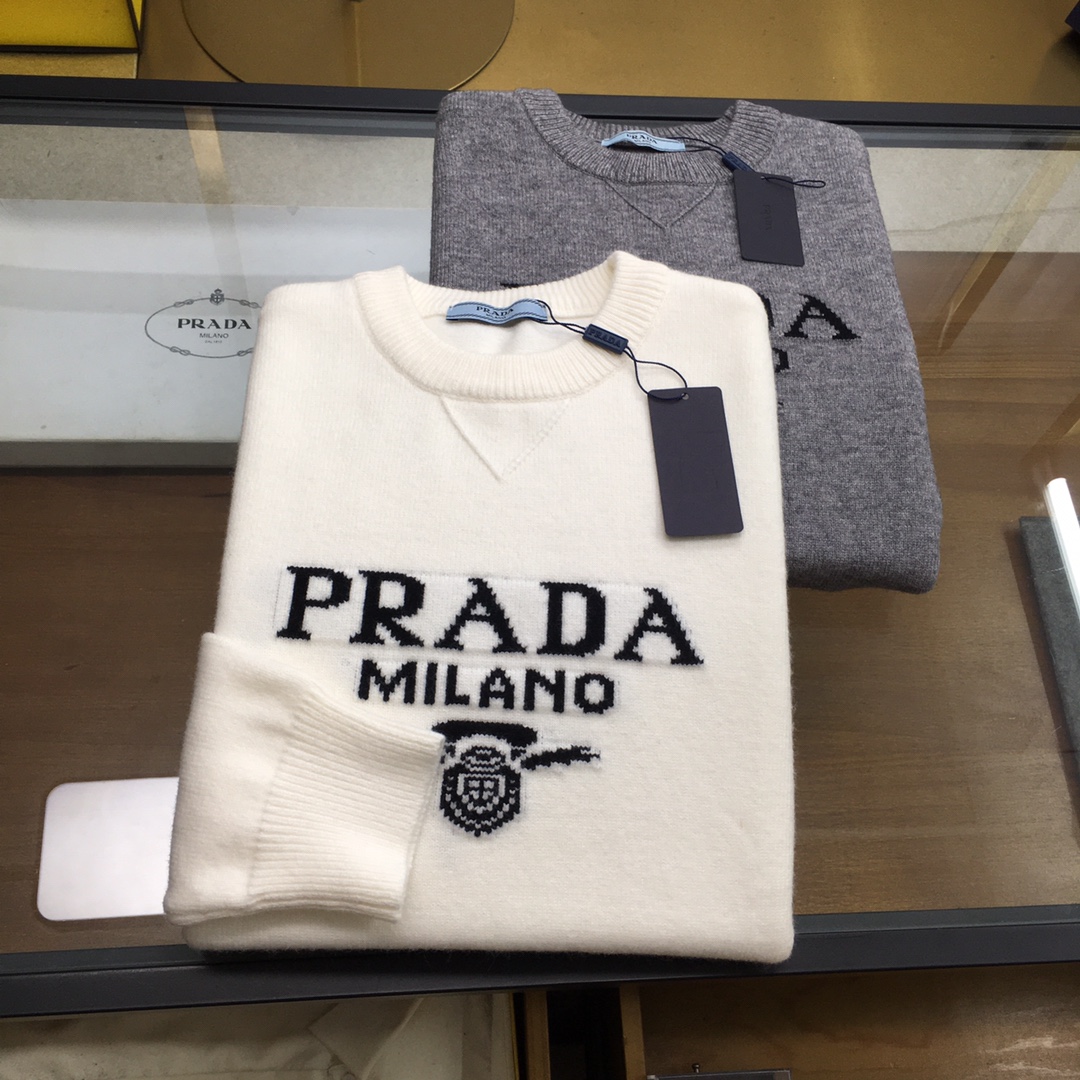 新品毛衣🌹 【Prad】🆕
 ²⁰²⁴毛衣外套 秋冬最新系列，专柜11顶级复刻，全品相！加厚针织款，精