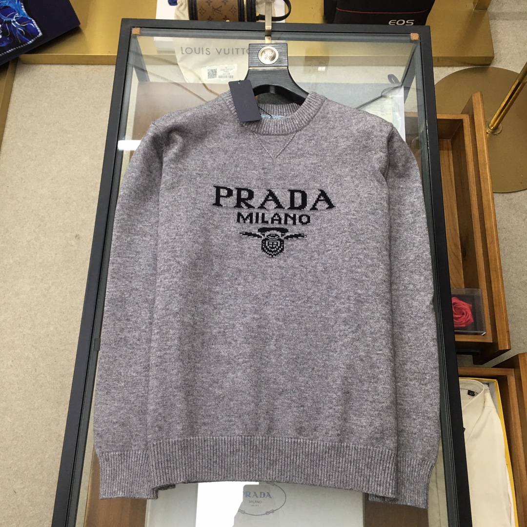  新品毛衣🌹 【Prad】🆕
 ²⁰²⁴毛衣外套 秋冬最新系列，专柜11顶级复刻，全品相！加厚针织款，精
