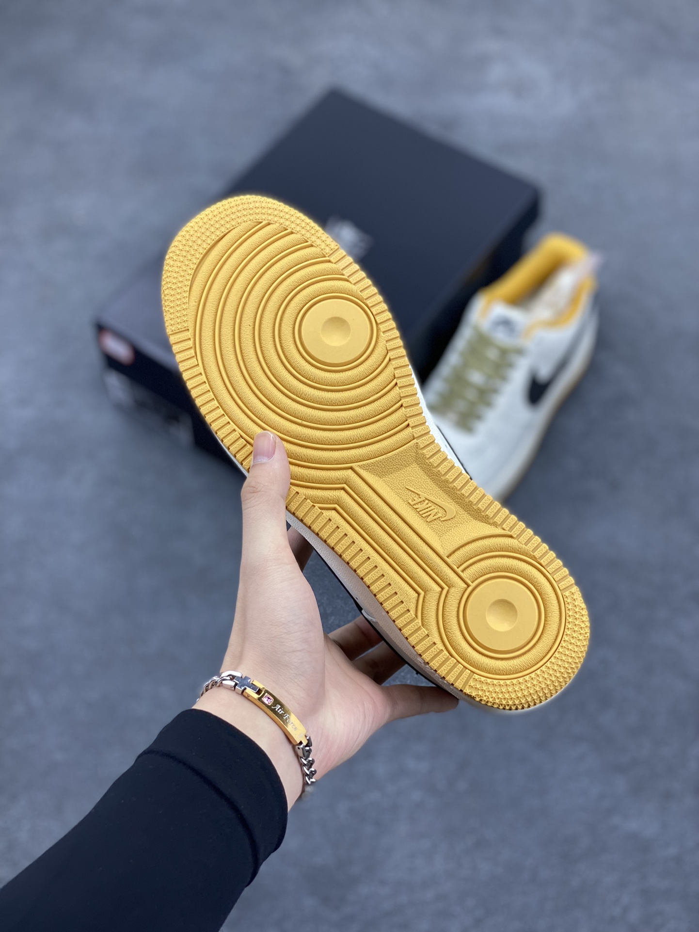 图片[5]-福利特价 Nike Air Force 1 Low \’07 “米黄绿”低帮空军一号休闲板鞋 定制皮料 3M反光 原楦原纸板 正品NFC感应芯片 纯正版型 清洁度完美 内置全掌气垫  货号：DD3063-066 尺码：36 36.5 37.5 38 38.5 39 40 40.5 41 42 42.5 43 44 44.5 45-选品中心
