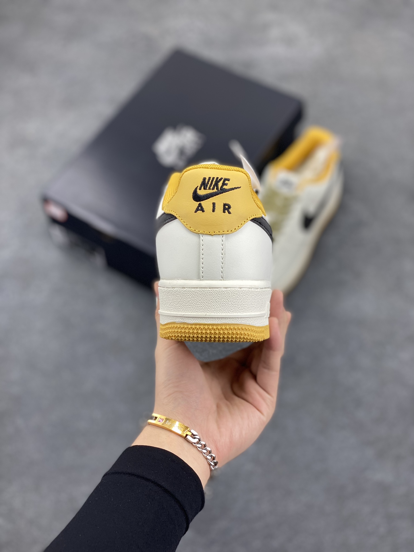 图片[4]-福利特价 Nike Air Force 1 Low \’07 “米黄绿”低帮空军一号休闲板鞋 定制皮料 3M反光 原楦原纸板 正品NFC感应芯片 纯正版型 清洁度完美 内置全掌气垫  货号：DD3063-066 尺码：36 36.5 37.5 38 38.5 39 40 40.5 41 42 42.5 43 44 44.5 45-选品中心