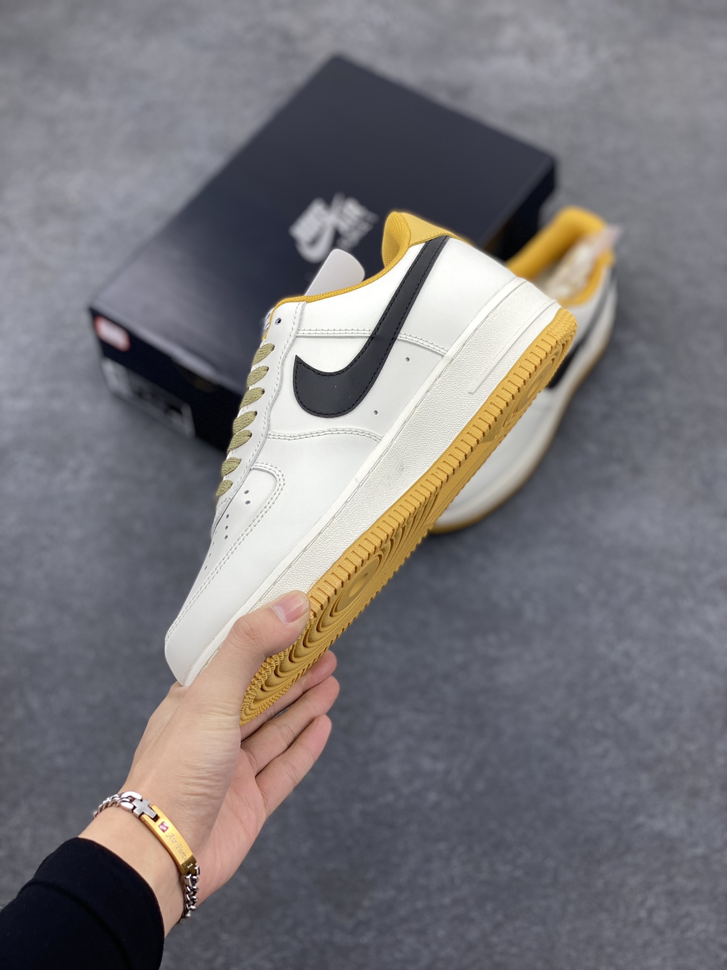 图片[3]-福利特价 Nike Air Force 1 Low \’07 “米黄绿”低帮空军一号休闲板鞋 定制皮料 3M反光 原楦原纸板 正品NFC感应芯片 纯正版型 清洁度完美 内置全掌气垫  货号：DD3063-066 尺码：36 36.5 37.5 38 38.5 39 40 40.5 41 42 42.5 43 44 44.5 45-选品中心
