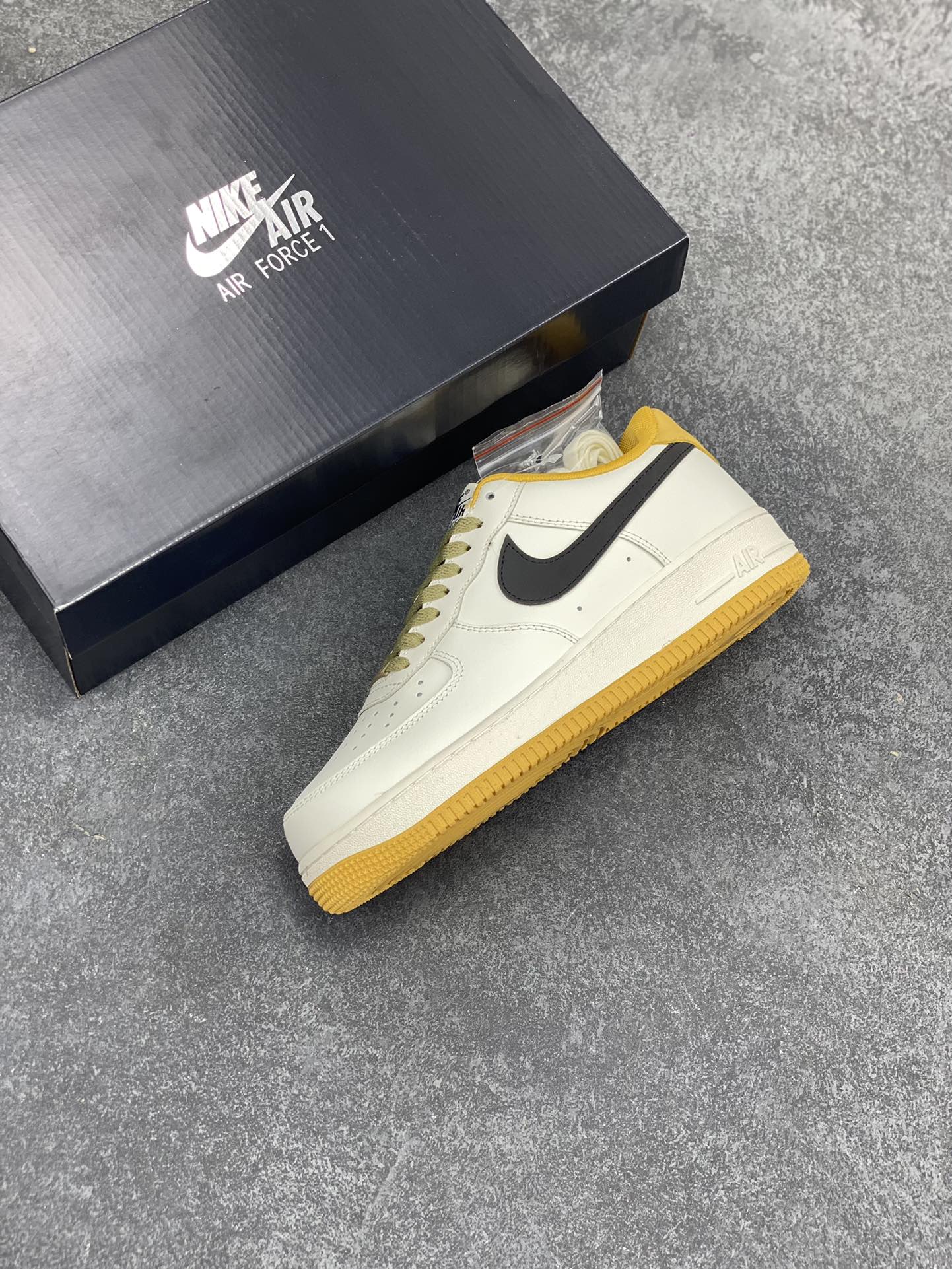 图片[7]-福利特价 Nike Air Force 1 Low \’07 “米黄绿”低帮空军一号休闲板鞋 定制皮料 3M反光 原楦原纸板 正品NFC感应芯片 纯正版型 清洁度完美 内置全掌气垫  货号：DD3063-066 尺码：36 36.5 37.5 38 38.5 39 40 40.5 41 42 42.5 43 44 44.5 45-选品中心