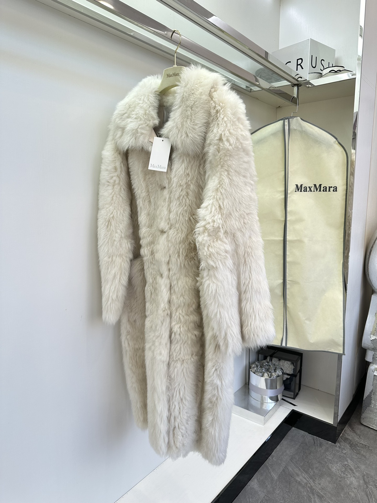“Stylish One-Size Female Fur Coats with Dustproof Bags in Various Colors” - 图片 3