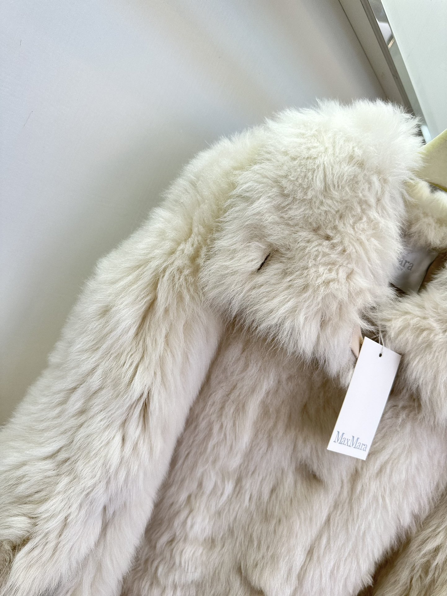 “Stylish One-Size Female Fur Coats with Dustproof Bags in Various Colors” - 图片 4
