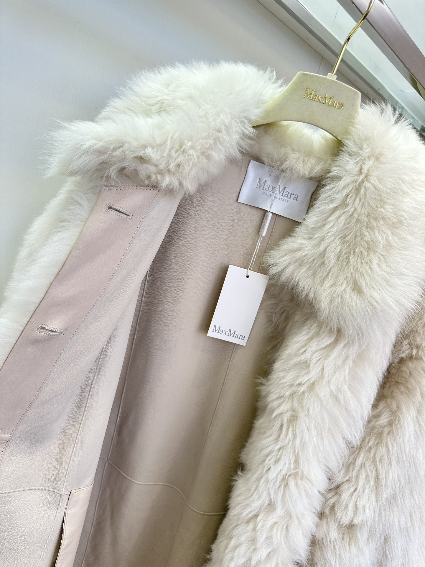 “Stylish One-Size Female Fur Coats with Dustproof Bags in Various Colors” - 图片 5