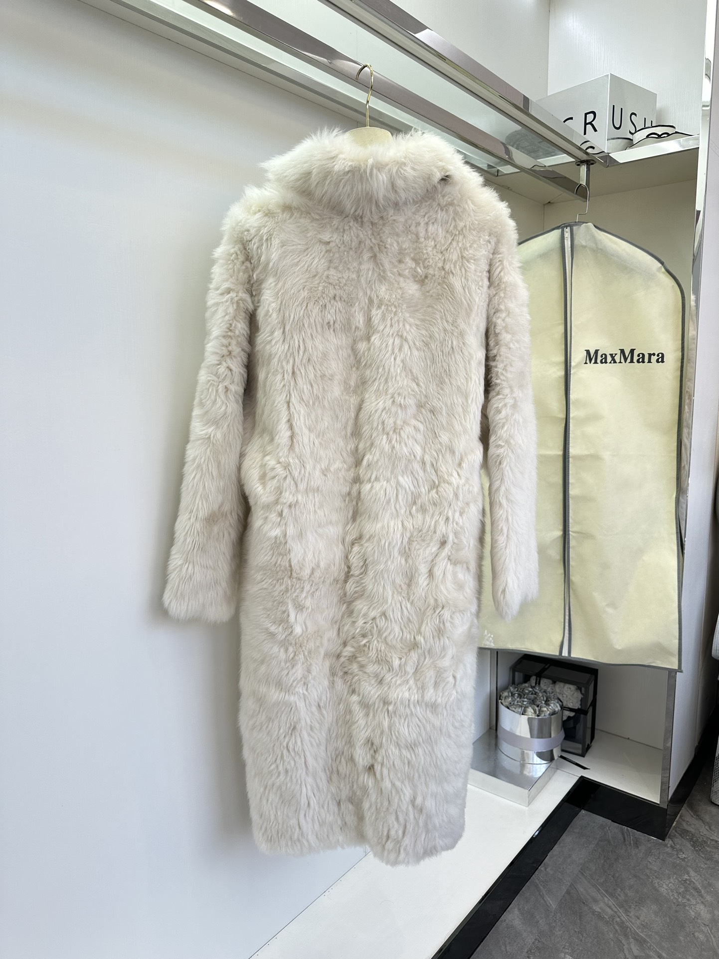 “Stylish One-Size Female Fur Coats with Dustproof Bags in Various Colors” - 图片 2