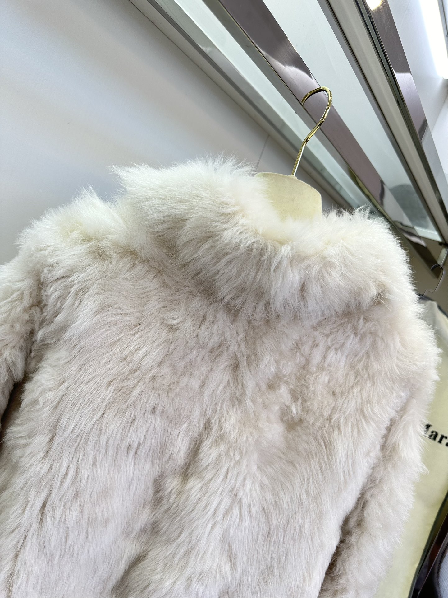 “Stylish One-Size Female Fur Coats with Dustproof Bags in Various Colors” - 图片 6