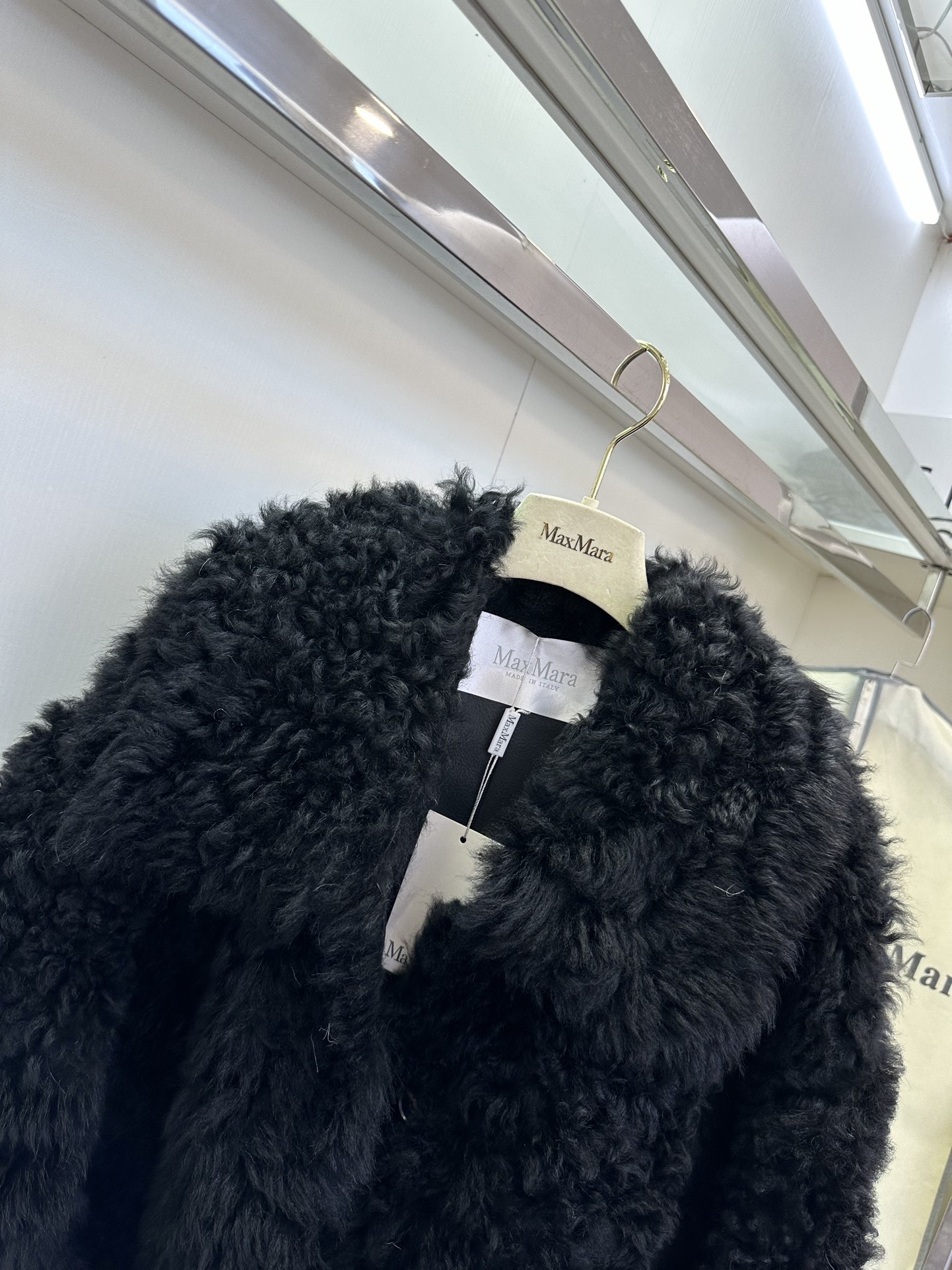 Max*ara One-Size-Fits-All Female Fur Coat with Dustproof Bags in Various Colors - 图片 4