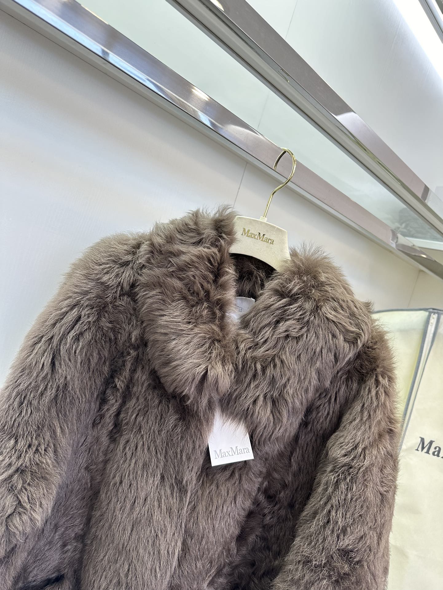 Stylish Winter Fur Coat for Women: P7291 One-size Female Suit with Dust-proof Bags - 图片 4