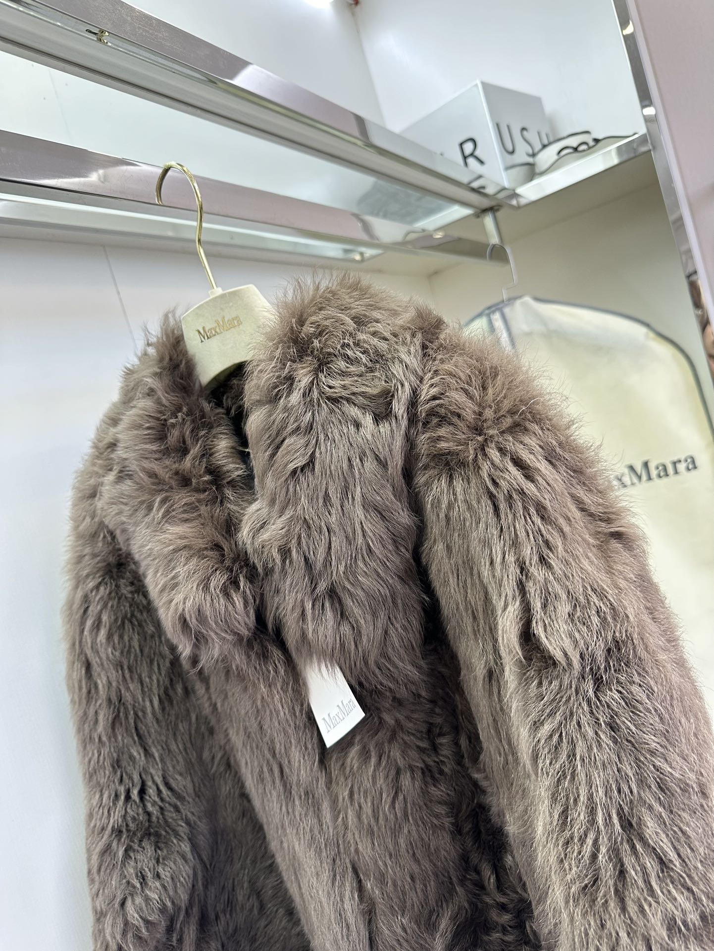 Stylish Winter Fur Coat for Women: P7291 One-size Female Suit with Dust-proof Bags - 图片 5