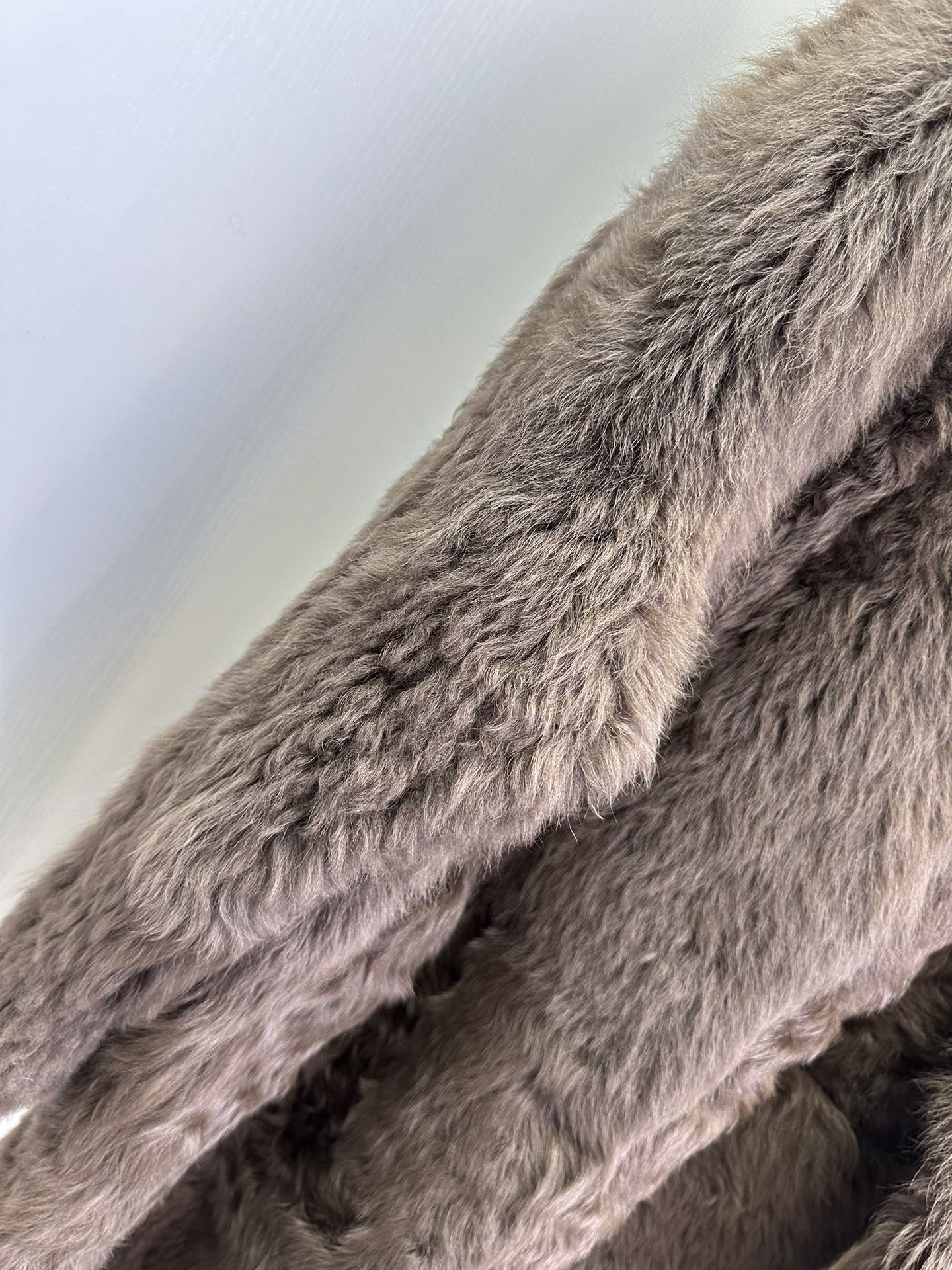 Stylish Winter Fur Coat for Women: P7291 One-size Female Suit with Dust-proof Bags - 图片 9