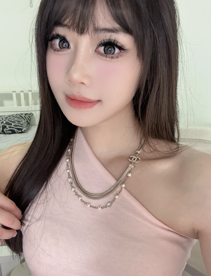  编码N977   
🛍香奈儿项链热销🔥爆上新🆕🆕🆕
😎CHAN 24 满钻双C金属编绳链条珍珠多层项链