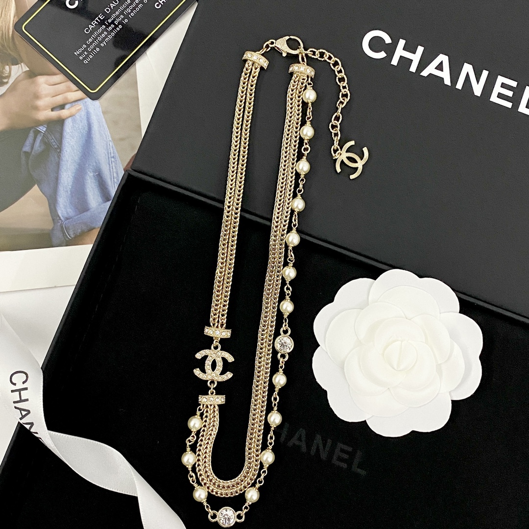  编码N977   
🛍香奈儿项链热销🔥爆上新🆕🆕🆕
😎CHAN 24 满钻双C金属编绳链条珍珠多层项链